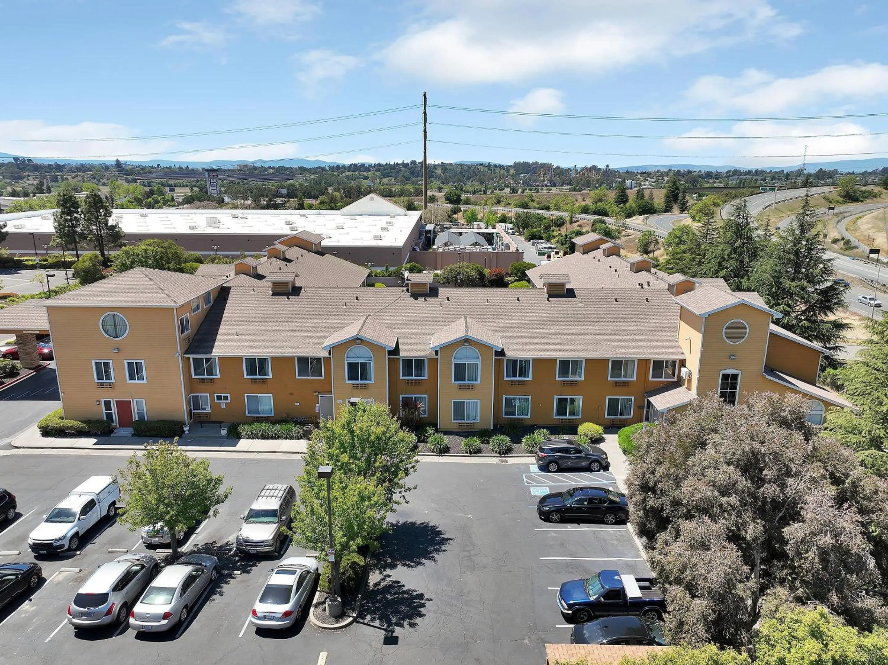 Property building in Quality Inn near Six Flags Discovery Kingdom-Napa Valley