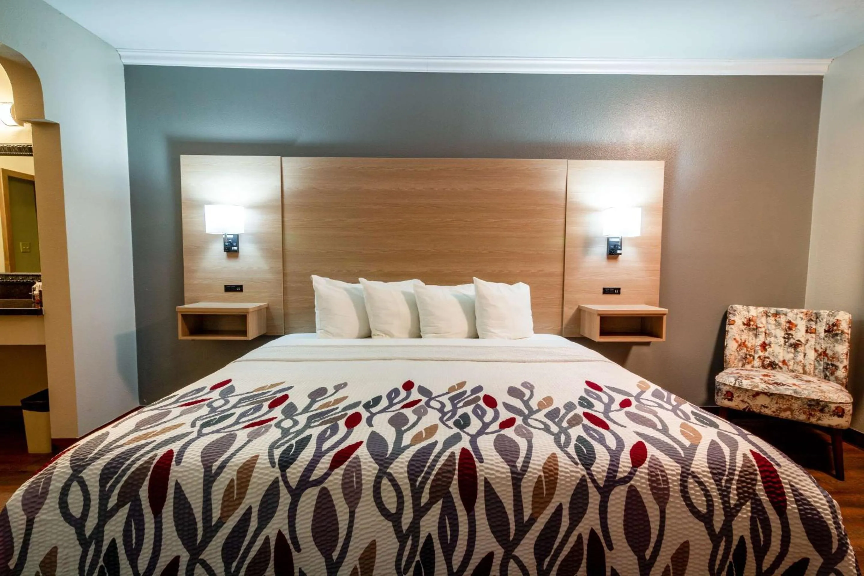 Bedroom, Bed in Quality Inn Bishop near Mammoth