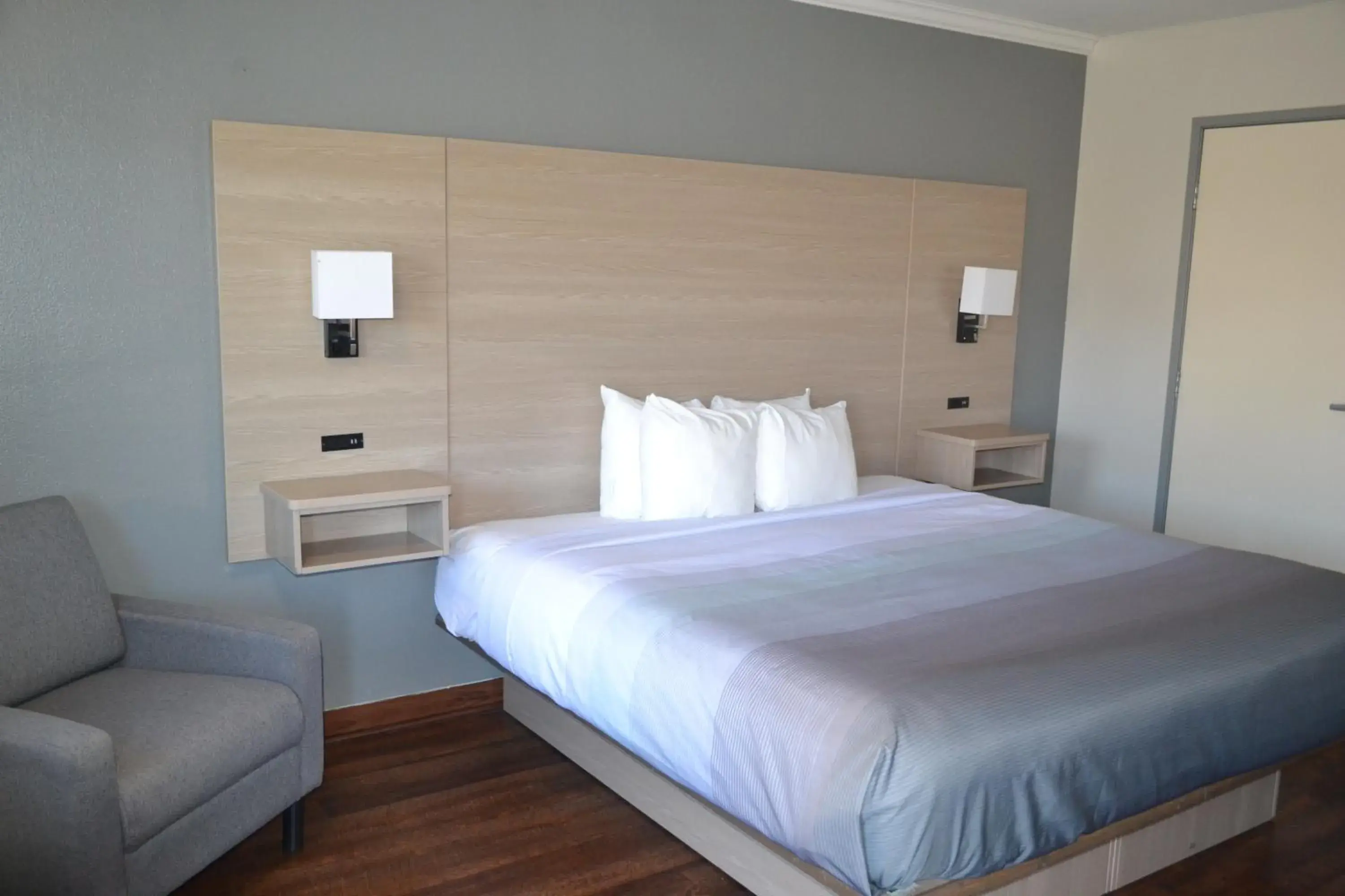 Bed in Quality Inn Bishop near Mammoth Bed in Quality Inn Bishop near Mammoth