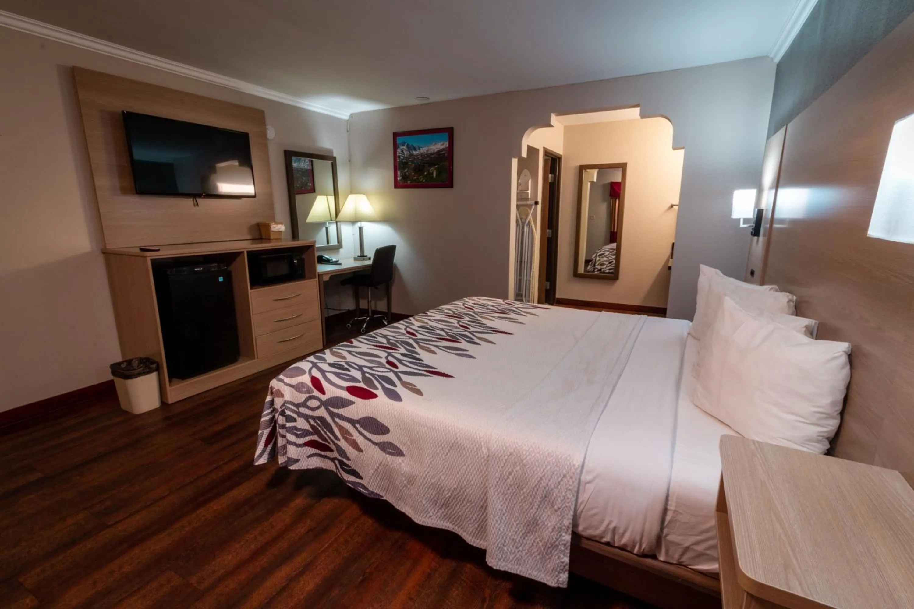 Photo of the whole room, Bed in Quality Inn Bishop near Mammoth