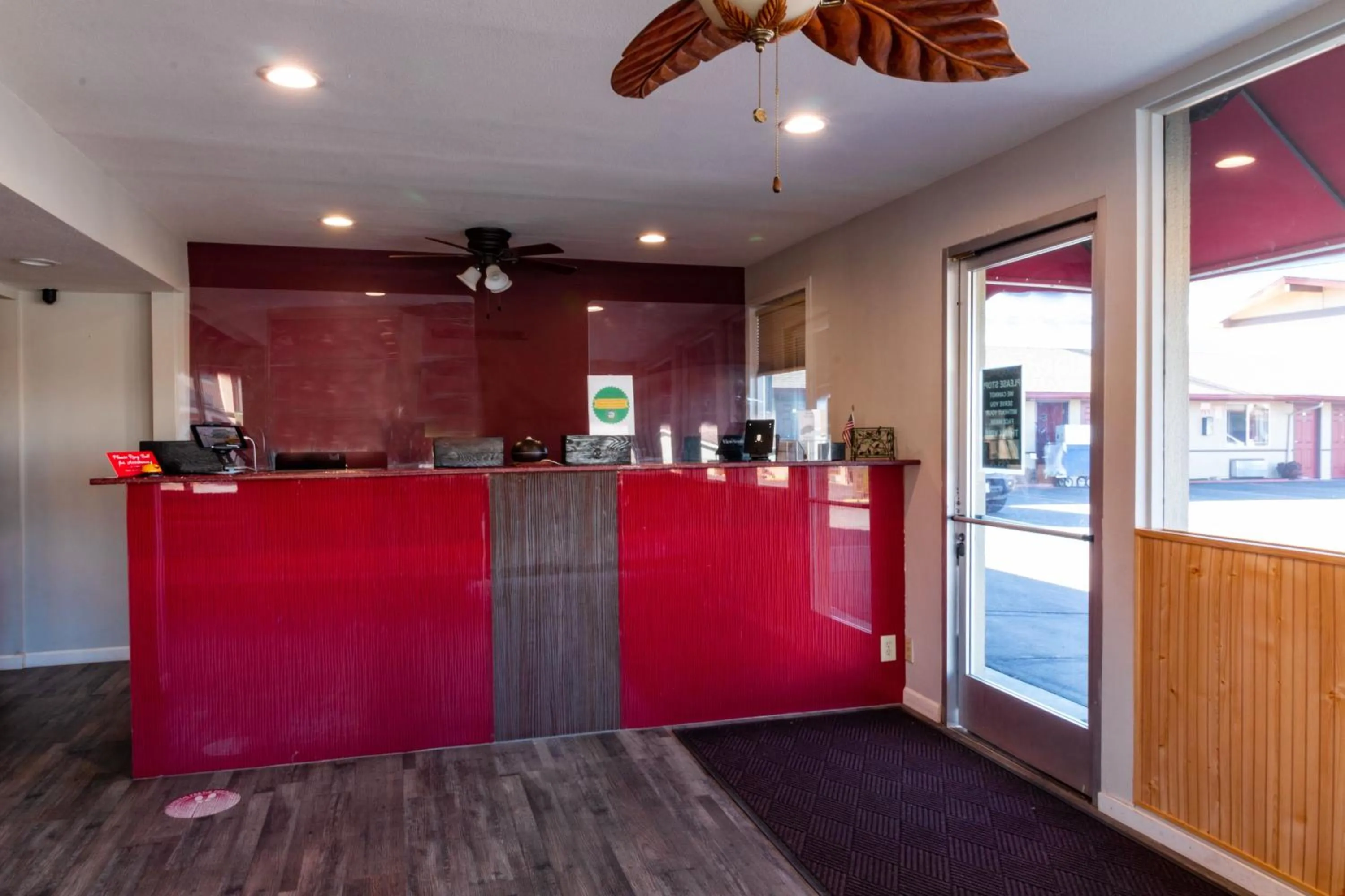 Lobby or reception in Quality Inn Bishop near Mammoth