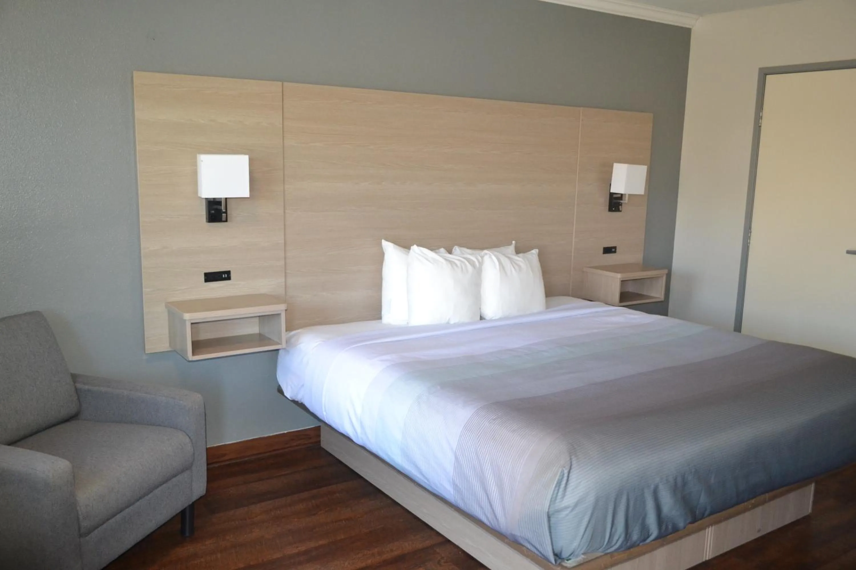 Bed in Quality Inn Bishop near Mammoth