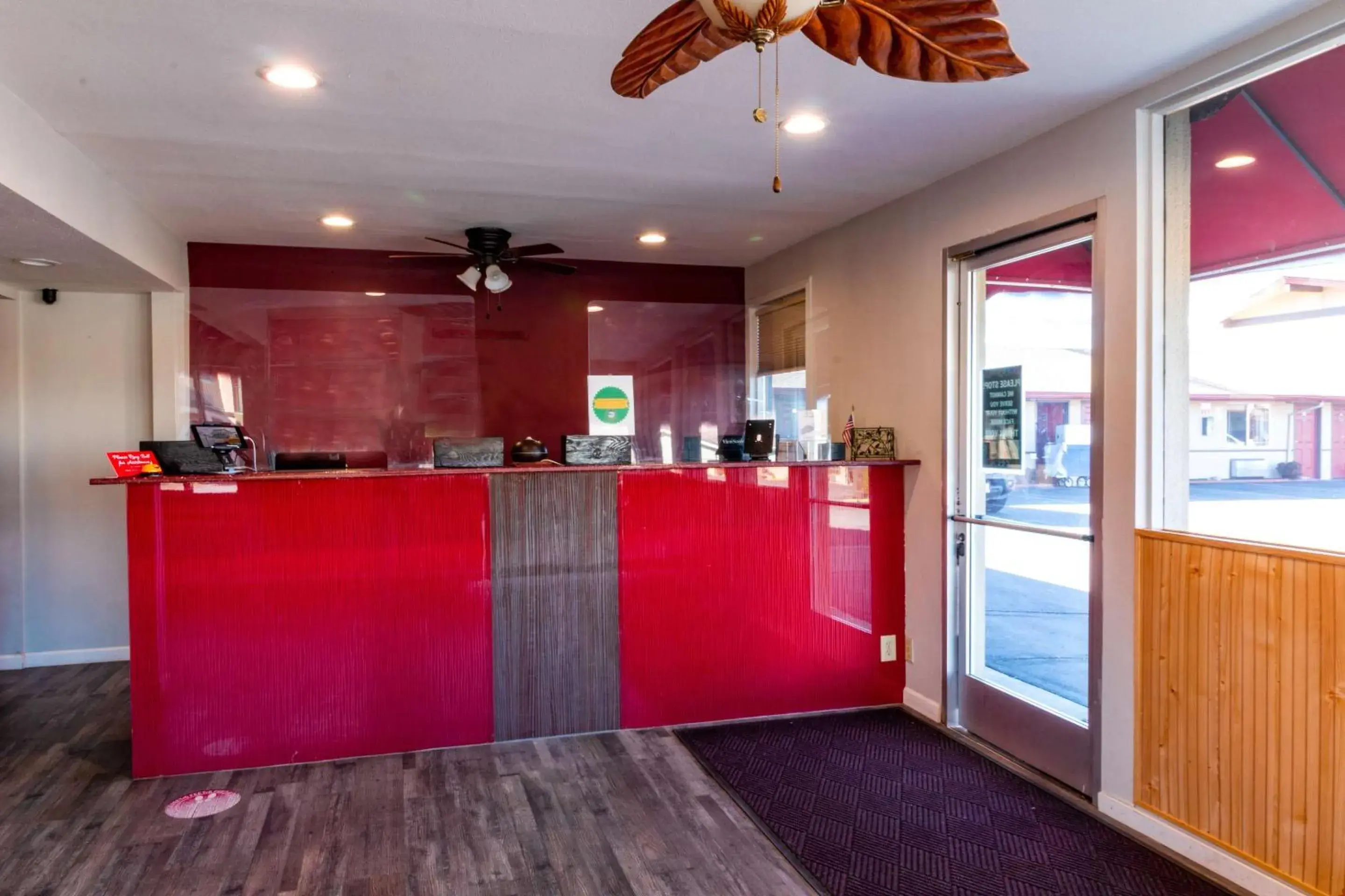 Lobby or reception in Quality Inn Bishop near Mammoth Lobby or reception in Quality Inn Bishop near Mammoth