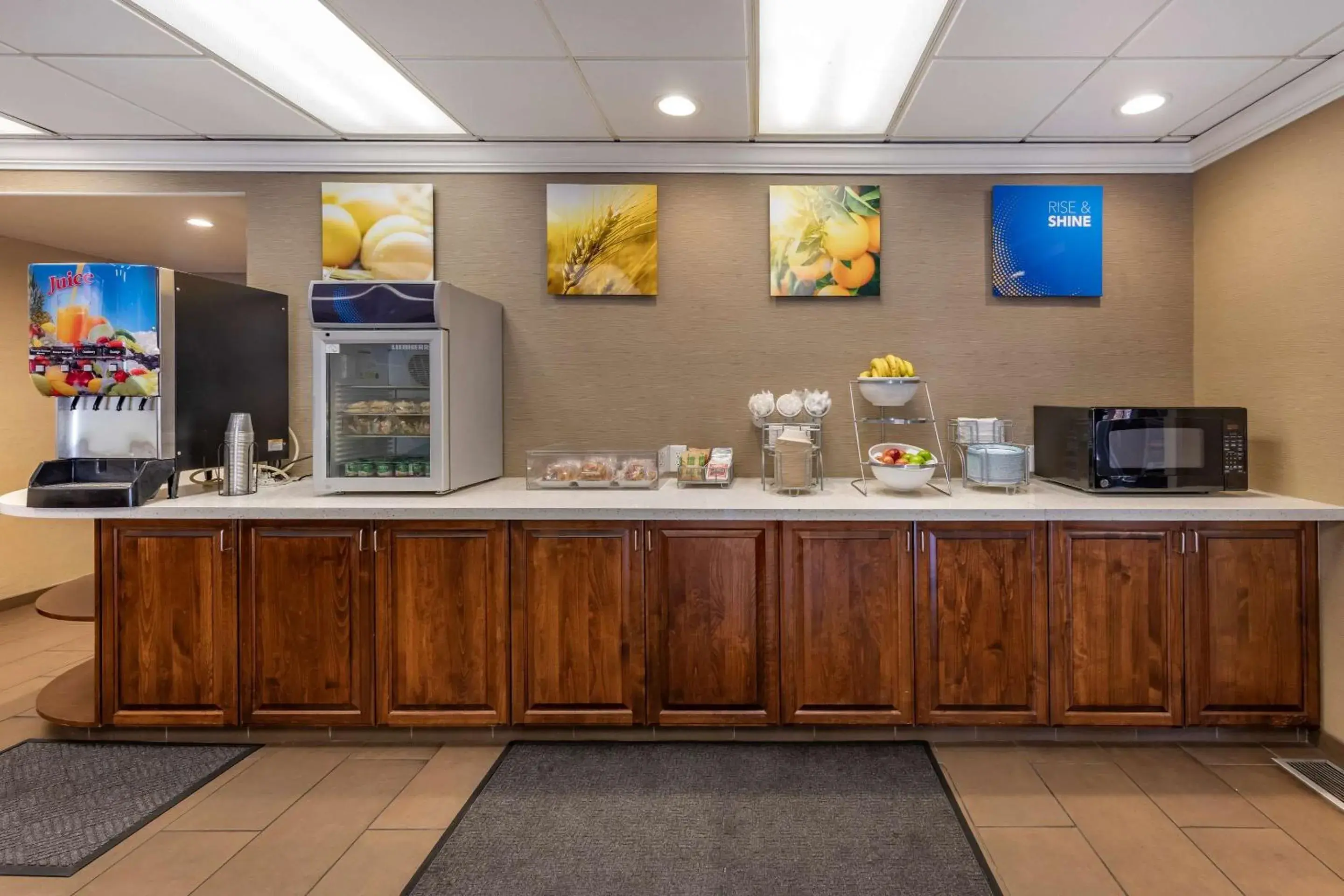 Breakfast in Comfort Suites Near Six Flags Magic Mountain Breakfast in Comfort Suites Near Six Flags Magic Mountain