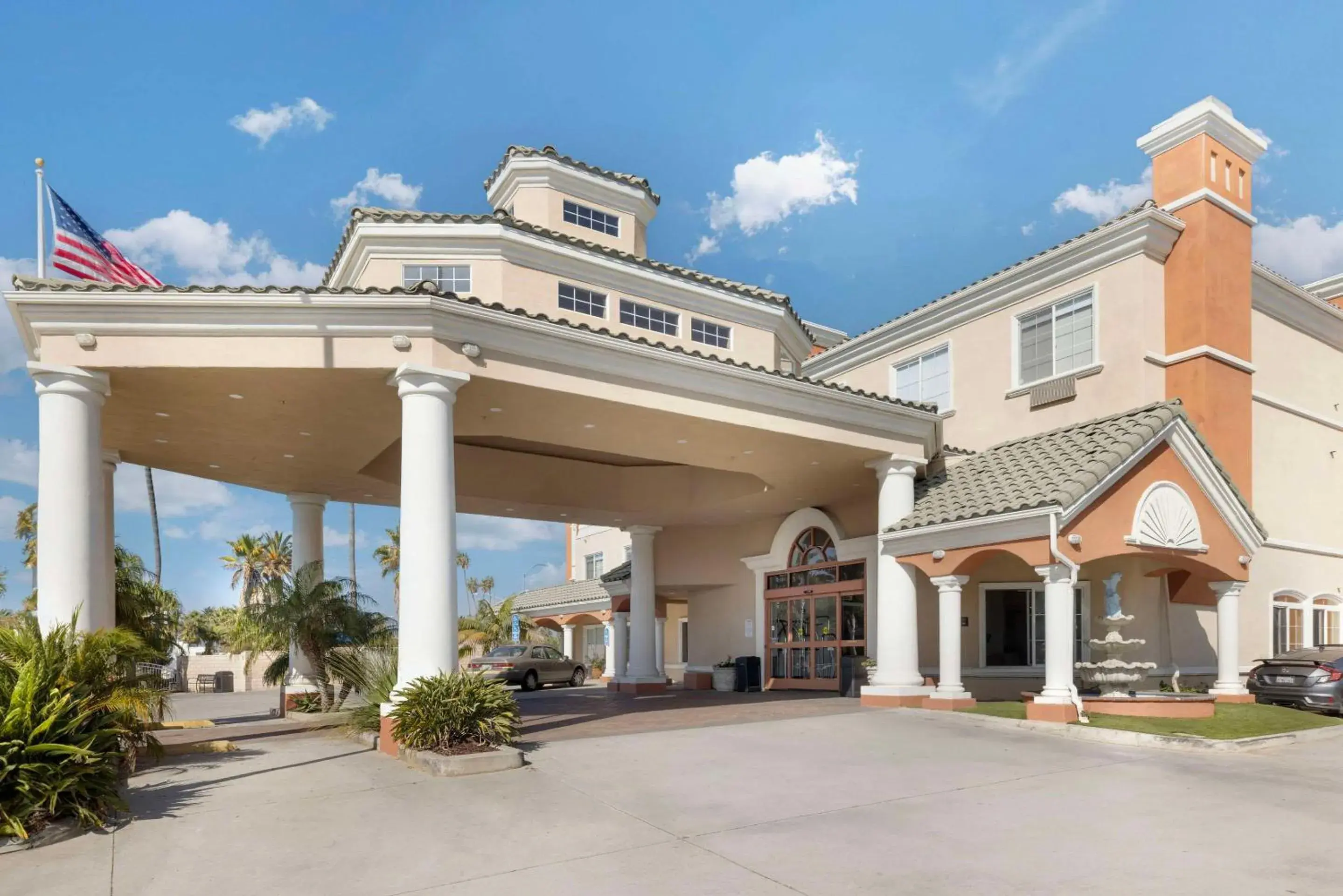 Property building in Comfort Suites Oceanside Camp Pendleton Area Property building in Comfort Suites Oceanside Camp Pendleton Area