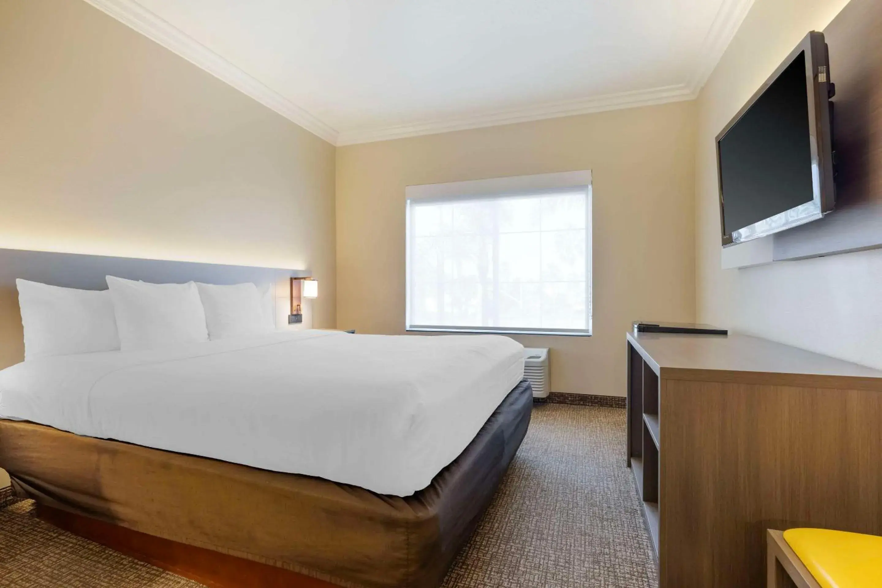 Bedroom, Bed in Comfort Suites Oceanside Camp Pendleton Area Bedroom, Bed in Comfort Suites Oceanside Camp Pendleton Area