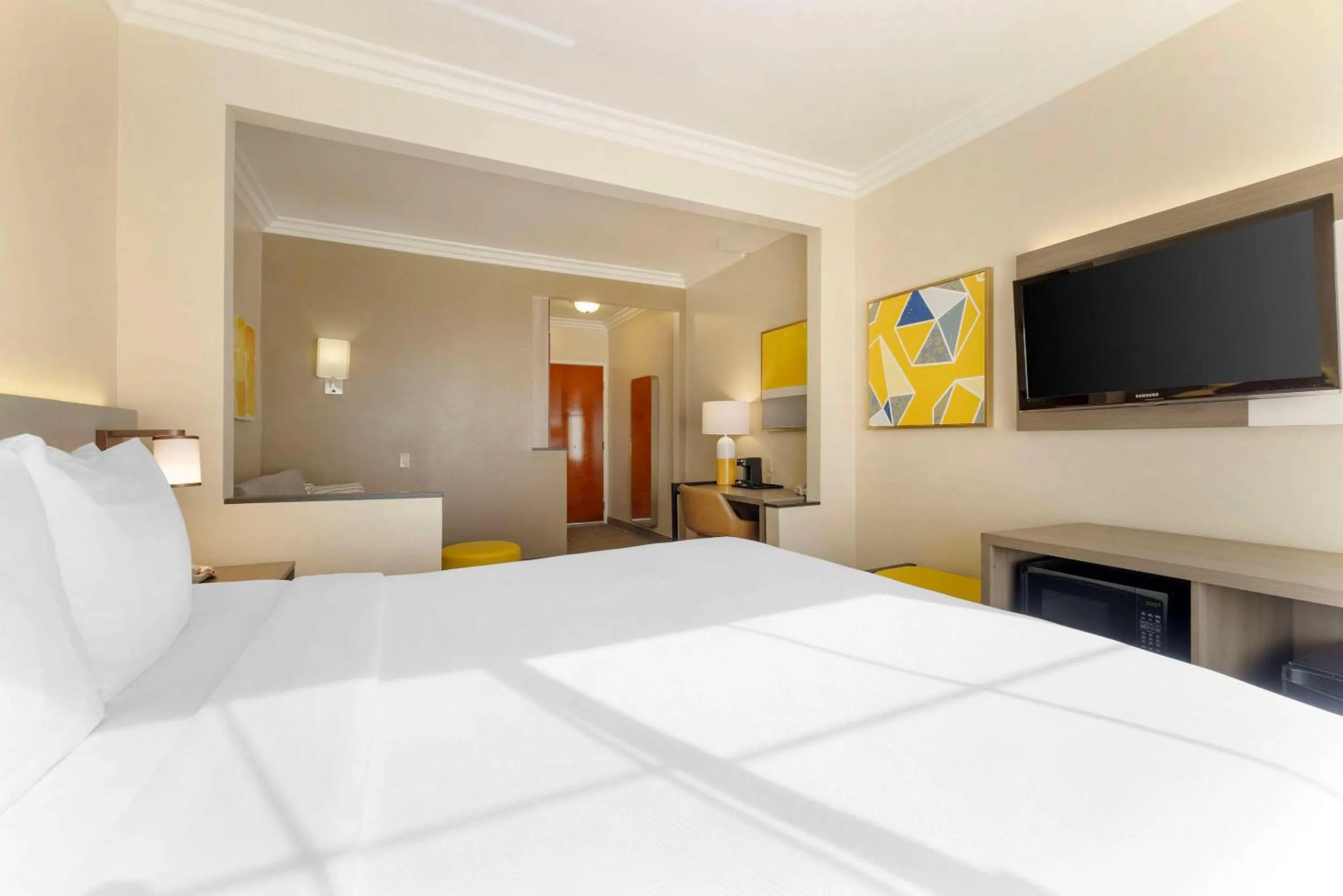 Bedroom, Bed in Comfort Suites Oceanside Camp Pendleton Area