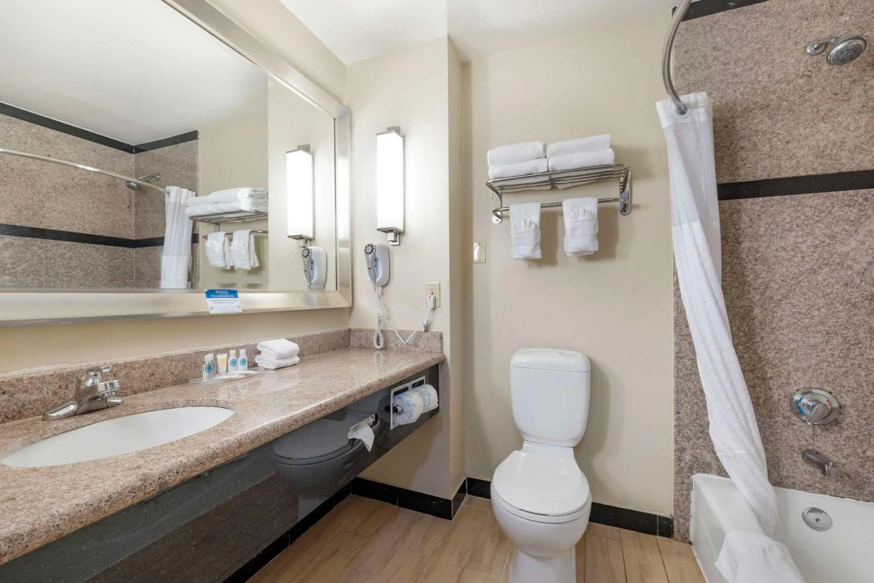 Bedroom in Comfort Suites Oceanside Camp Pendleton Area