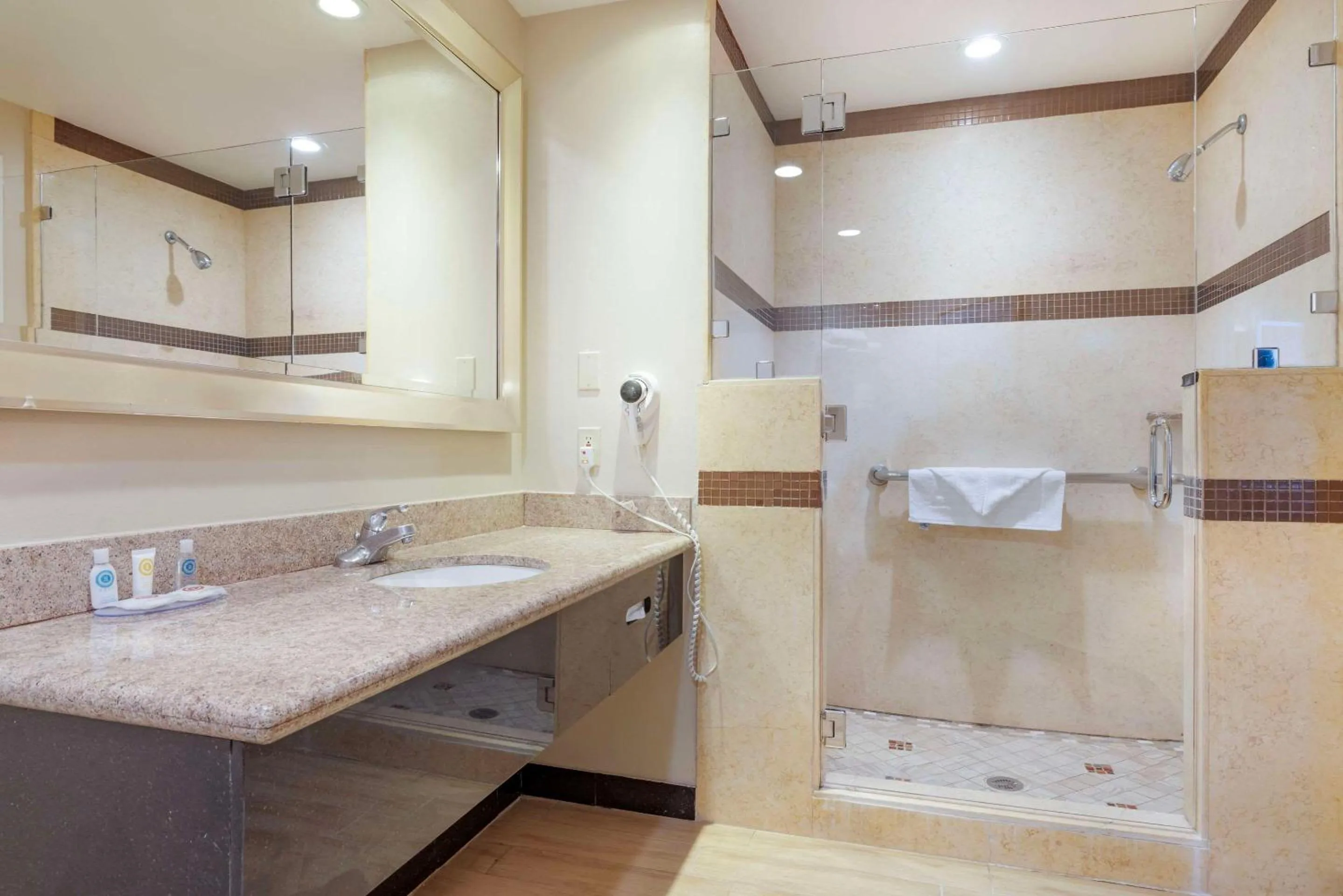 Bedroom in Comfort Suites Oceanside Camp Pendleton Area