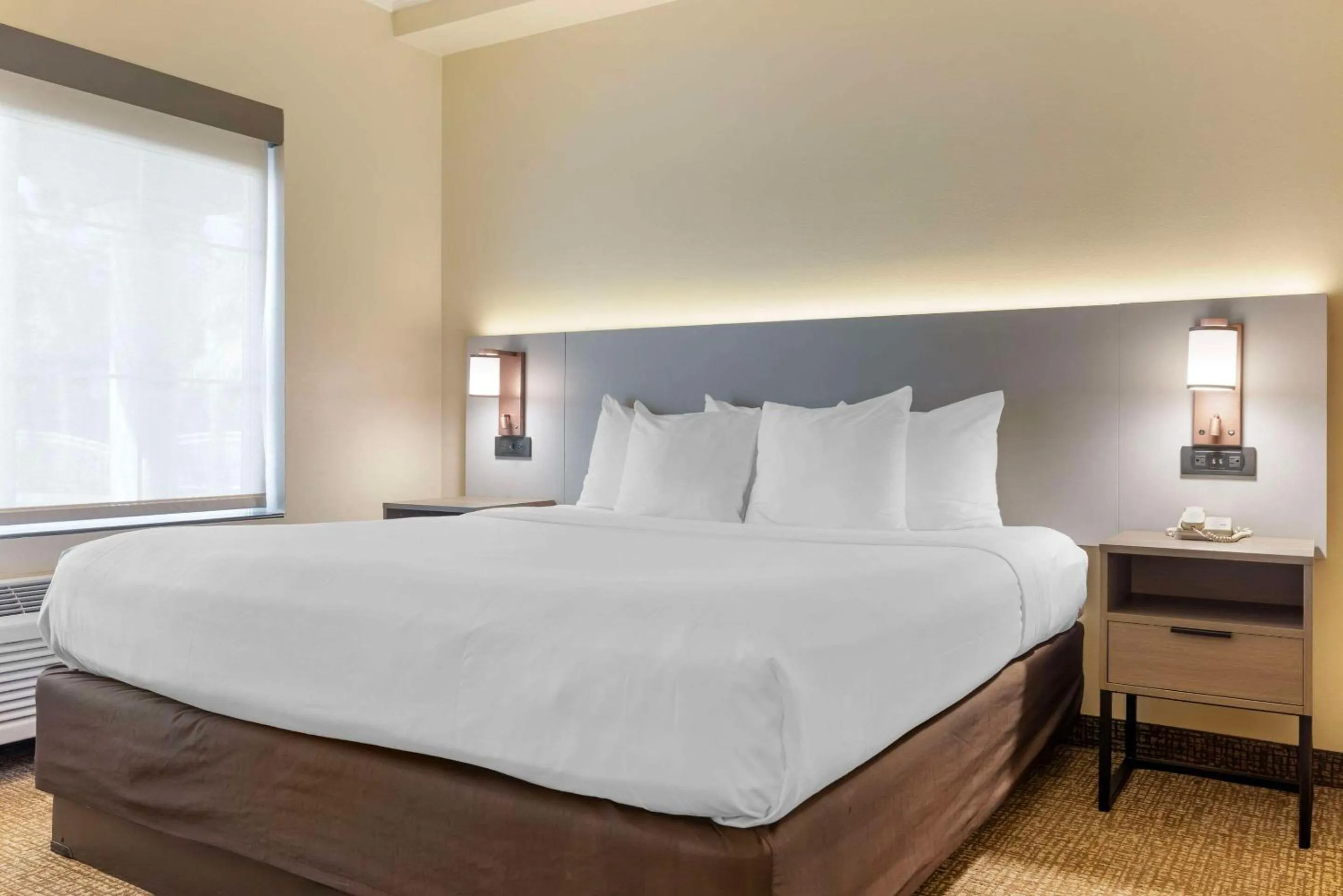 Bedroom, Bed in Comfort Suites Oceanside Camp Pendleton Area