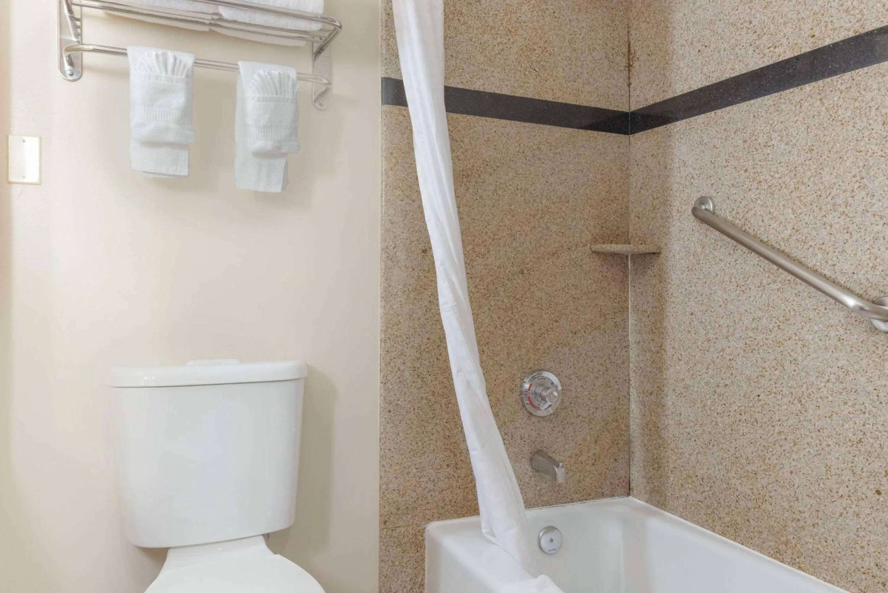 Bedroom in Comfort Suites Oceanside Camp Pendleton Area