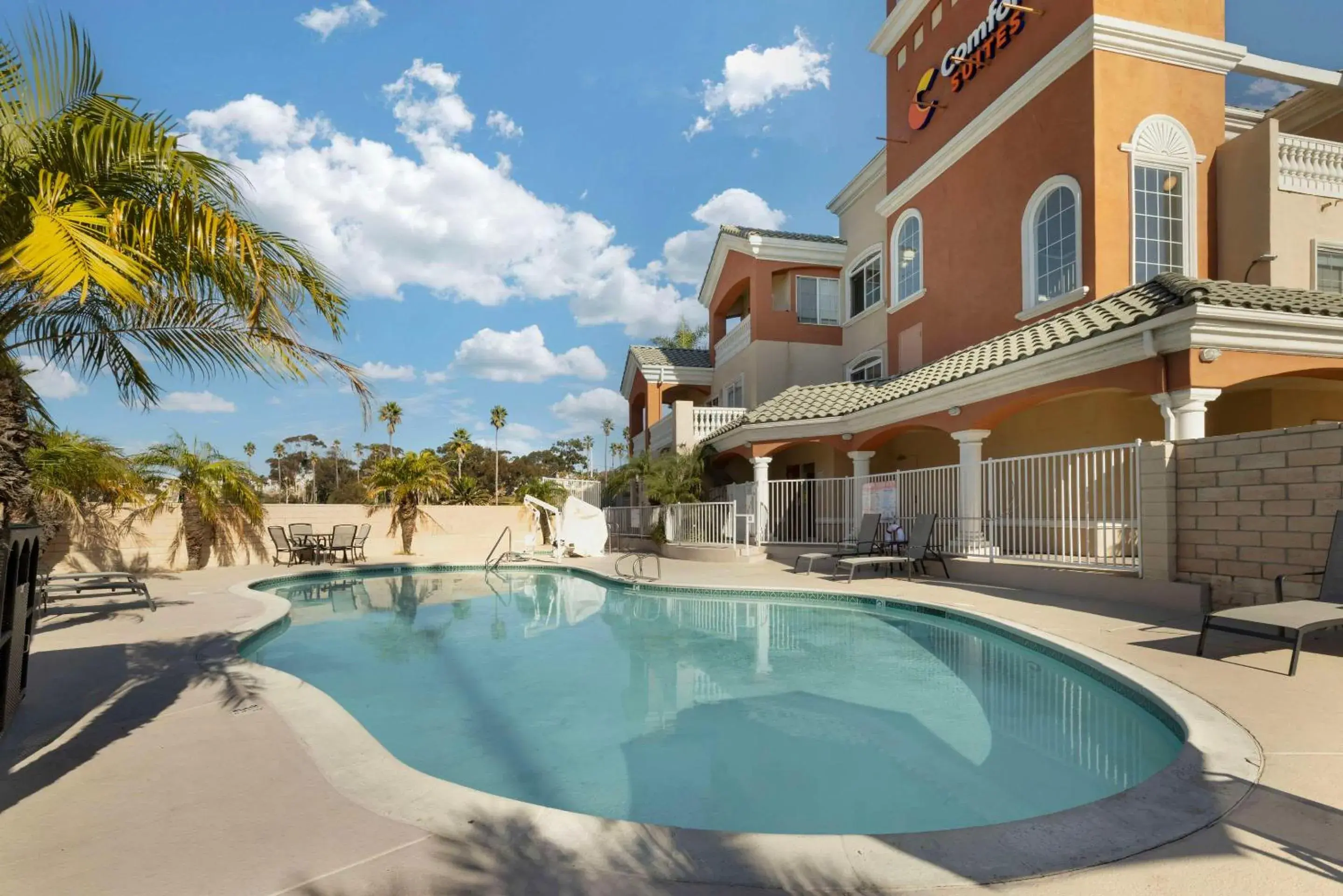 Swimming pool in Comfort Suites Oceanside Camp Pendleton Area Swimming pool in Comfort Suites Oceanside Camp Pendleton Area