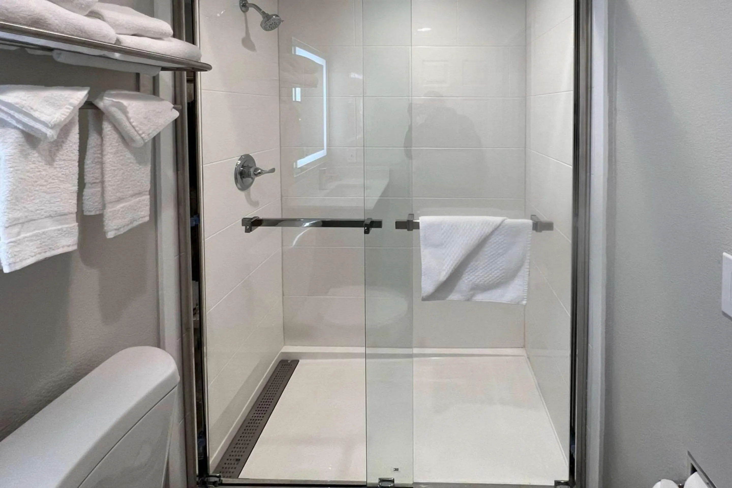 Bedroom in Quality Inn Tracy I-205