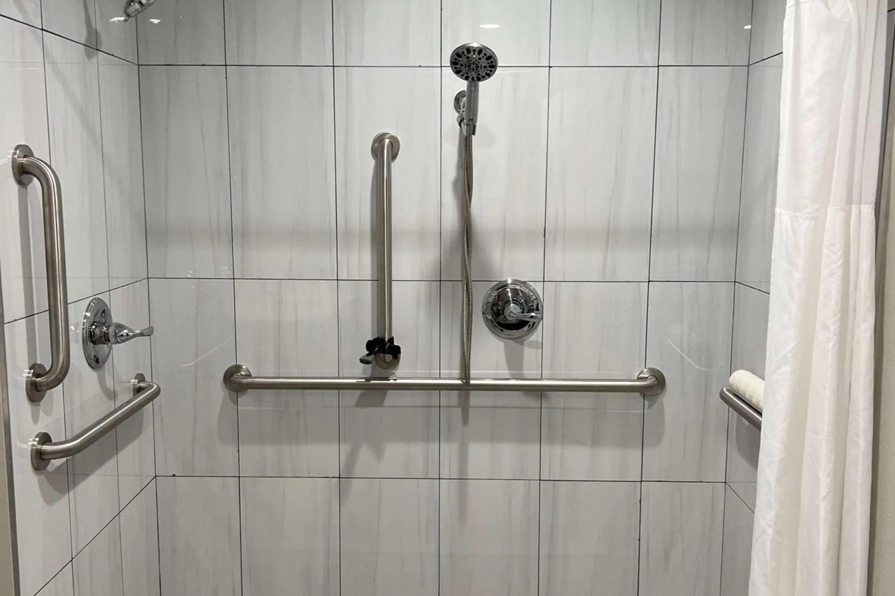 Bedroom in Quality Inn Tracy I-205 Bedroom in Quality Inn Tracy I-205