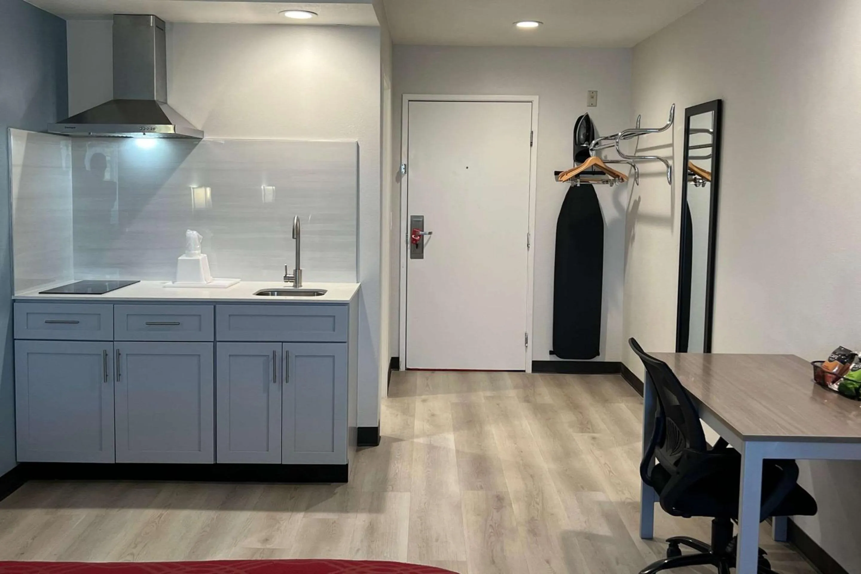 Bedroom in Quality Inn Tracy I-205