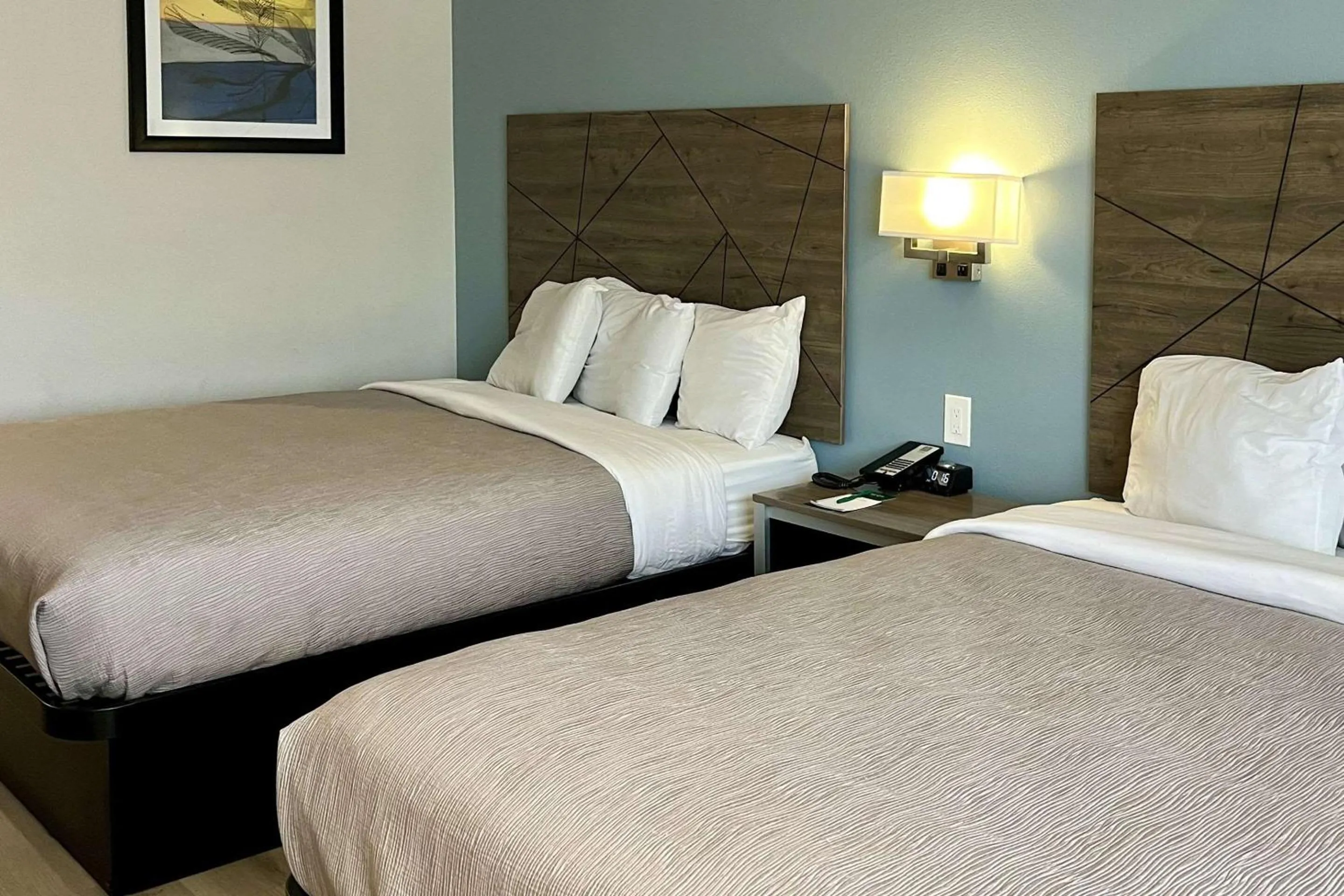 Bedroom, Bed in Quality Inn Tracy I-205