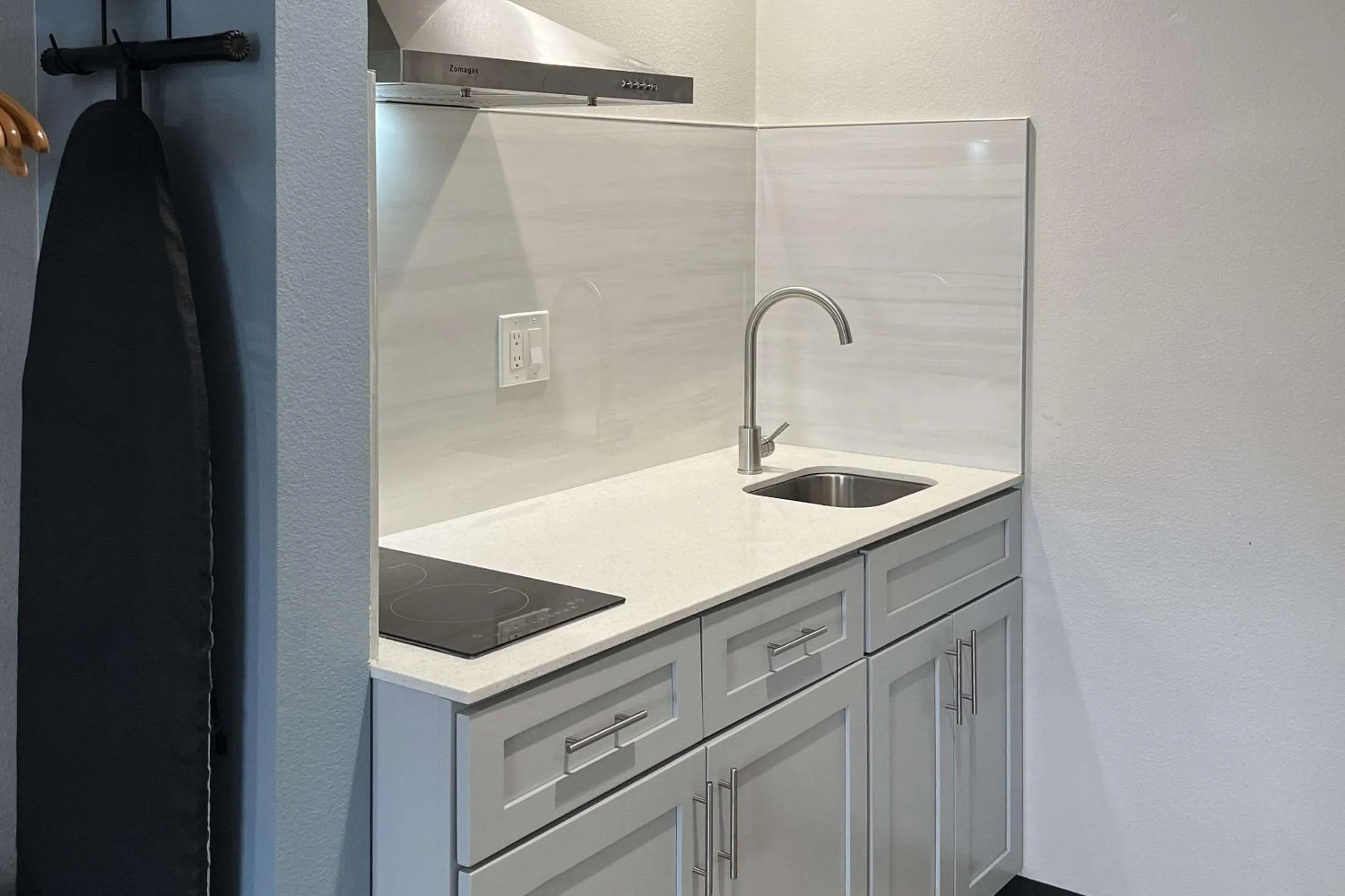 Bedroom in Quality Inn Tracy I-205