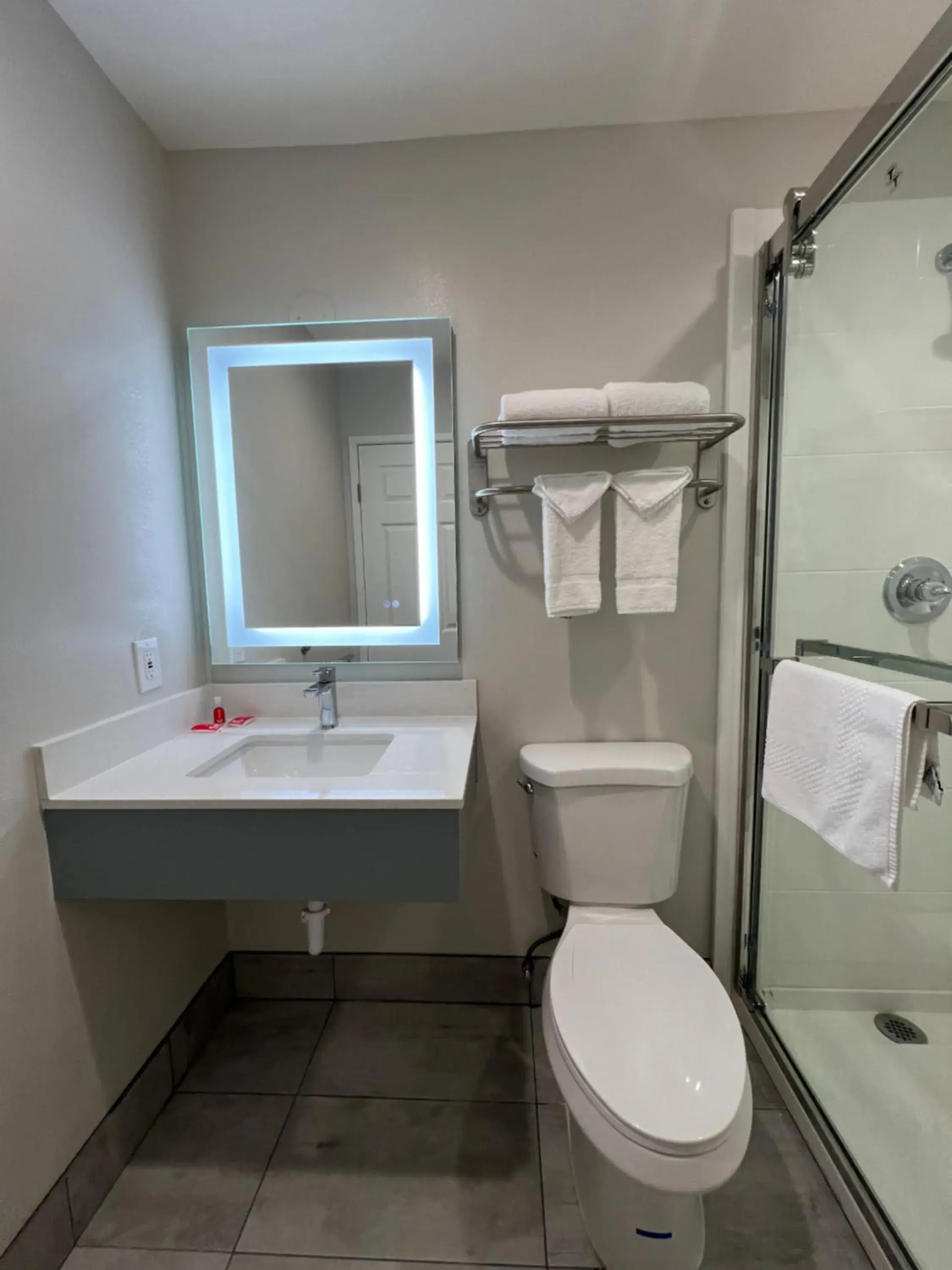 Queen Room - Non-Smoking in Quality Inn Tracy I-205 Queen Room - Non-Smoking in Quality Inn Tracy I-205