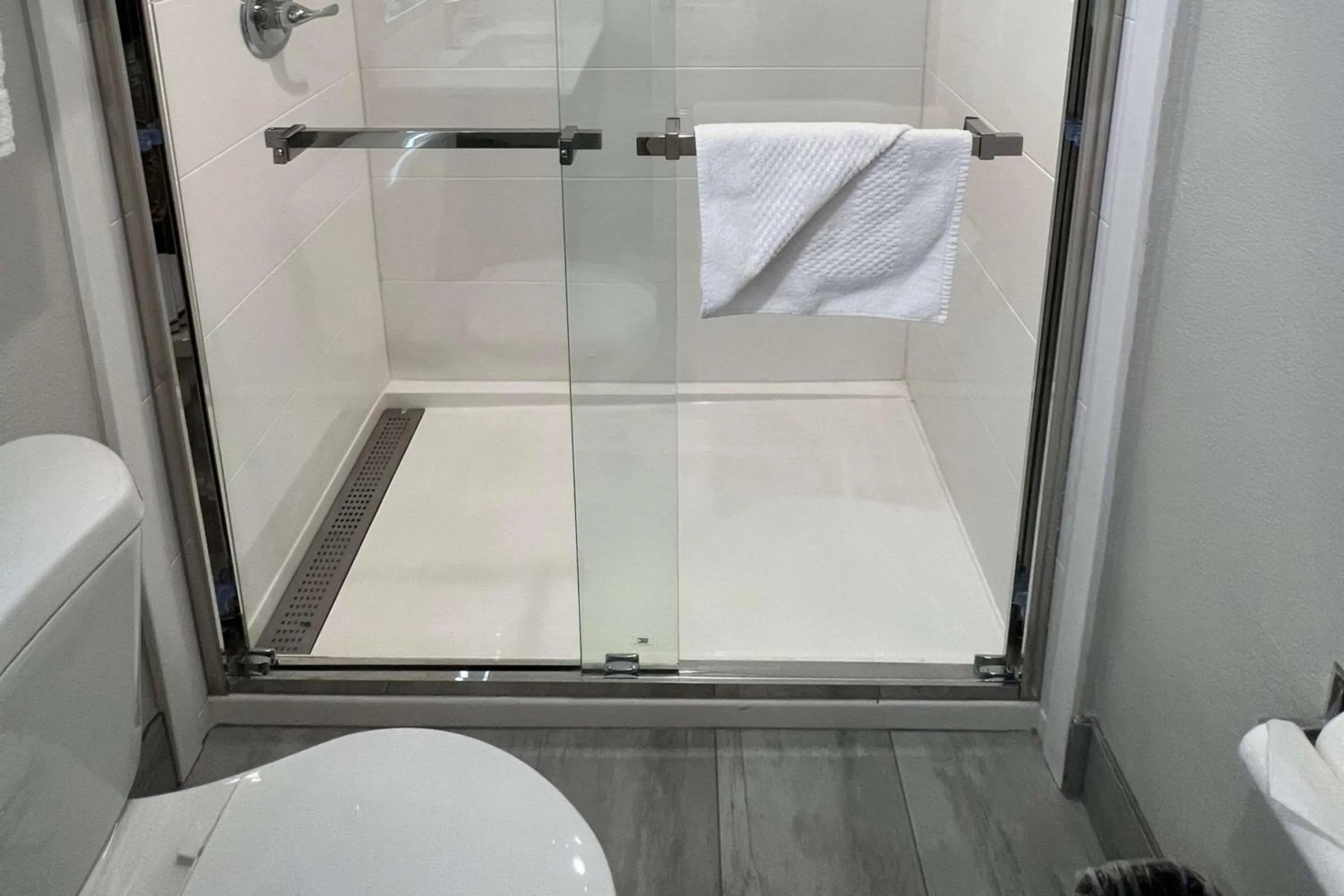 Bathroom in Quality Inn Tracy I-205