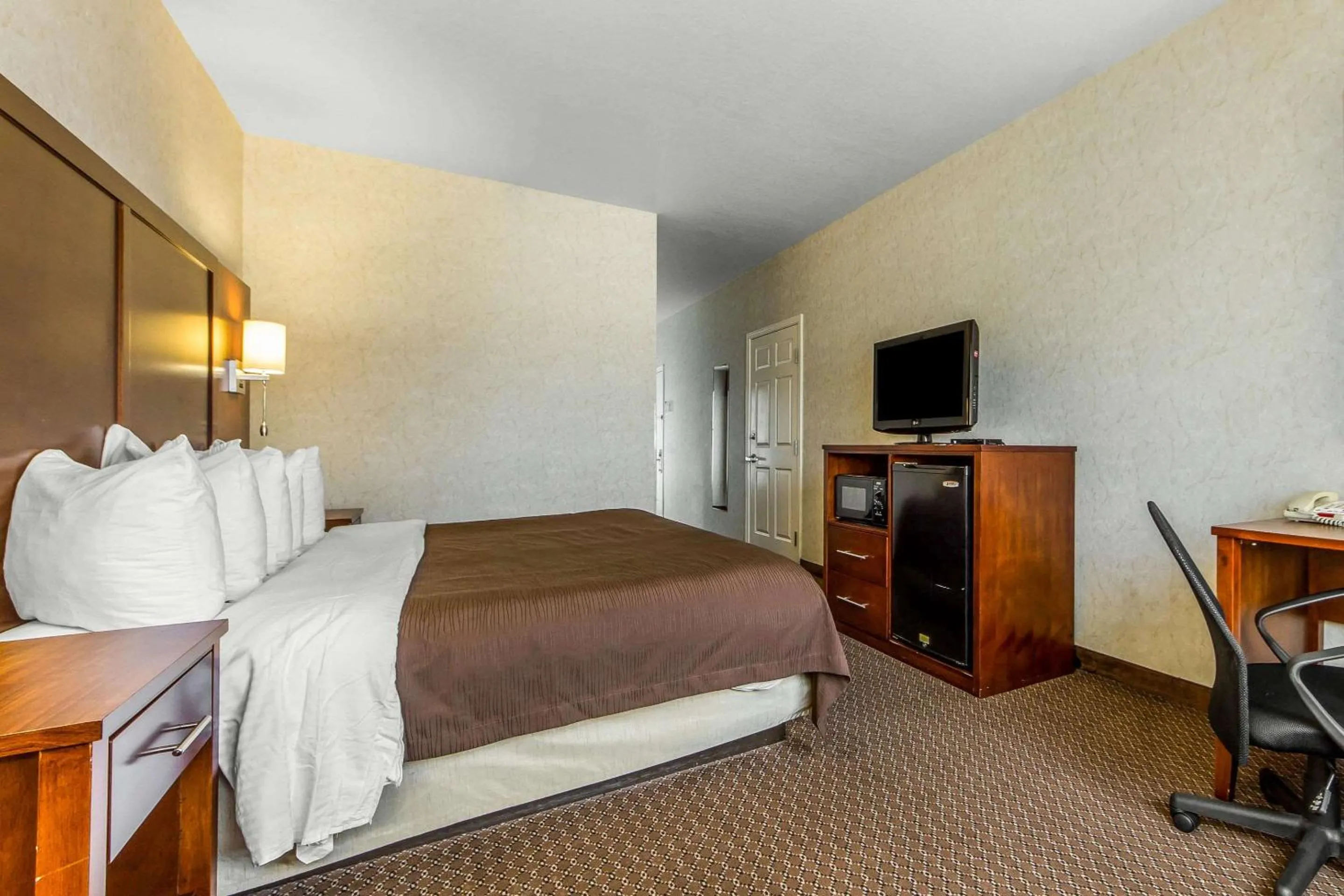 Photo of the whole room, Bed in Quality Inn