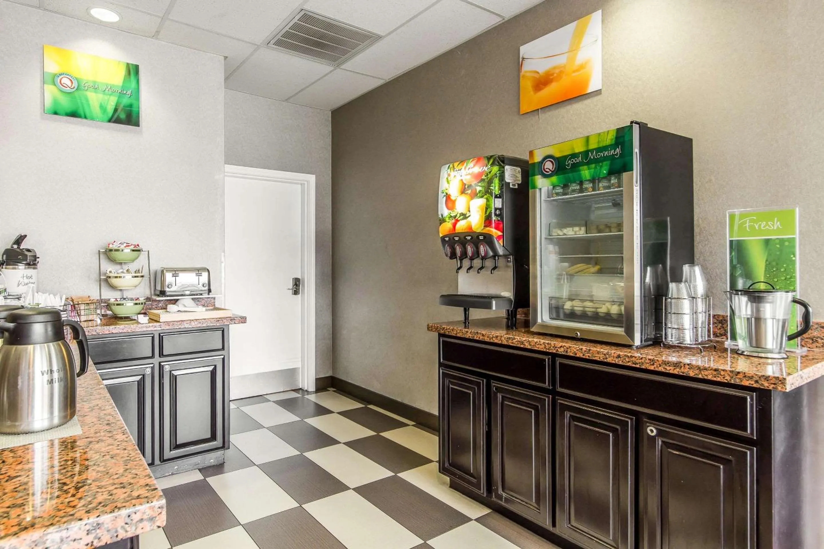 Restaurant/places to eat in Quality Inn