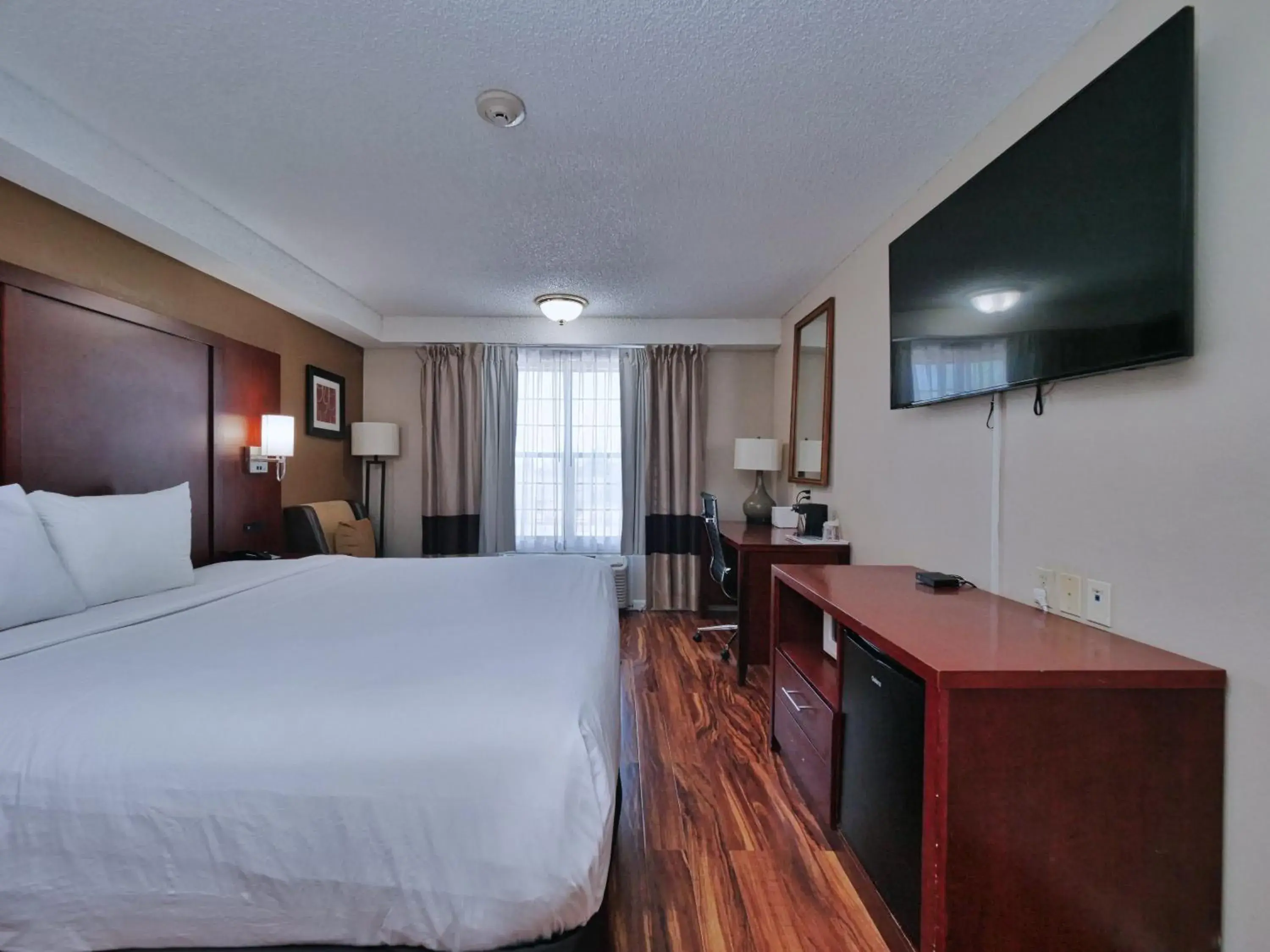 Bed in Red Lion Inn & Suites Auburn Bed in Red Lion Inn & Suites Auburn