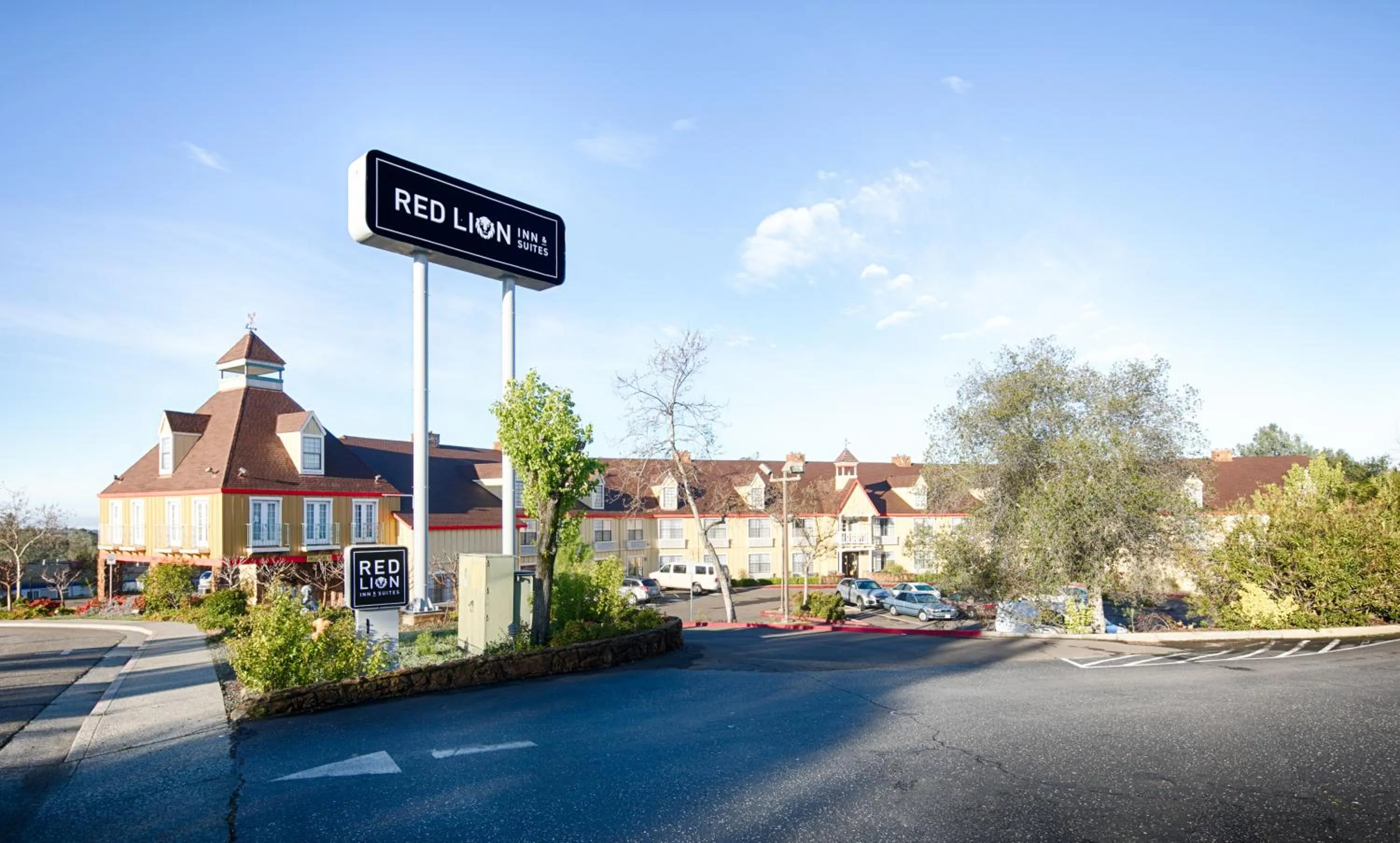 Facade/entrance in Red Lion Inn & Suites Auburn