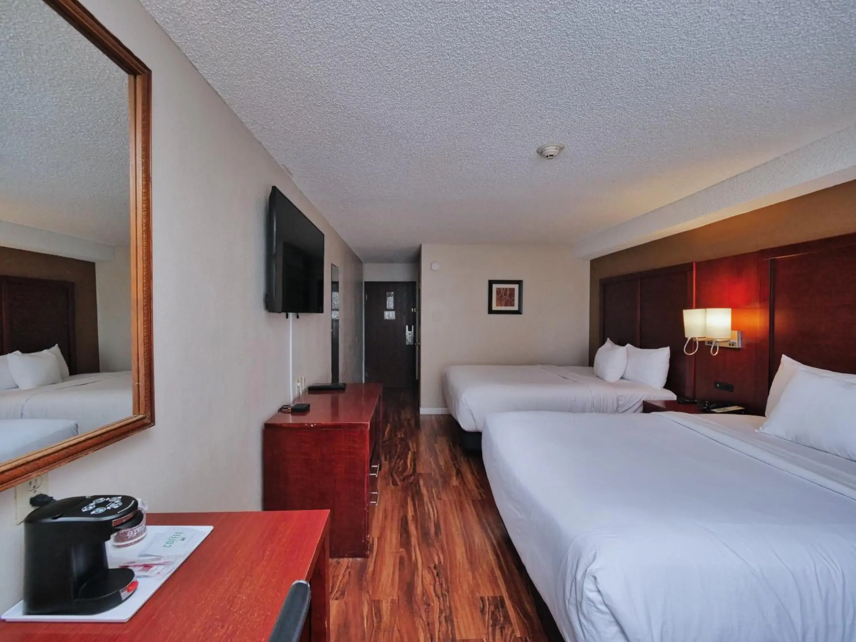 Bed in Red Lion Inn & Suites Auburn Bed in Red Lion Inn & Suites Auburn