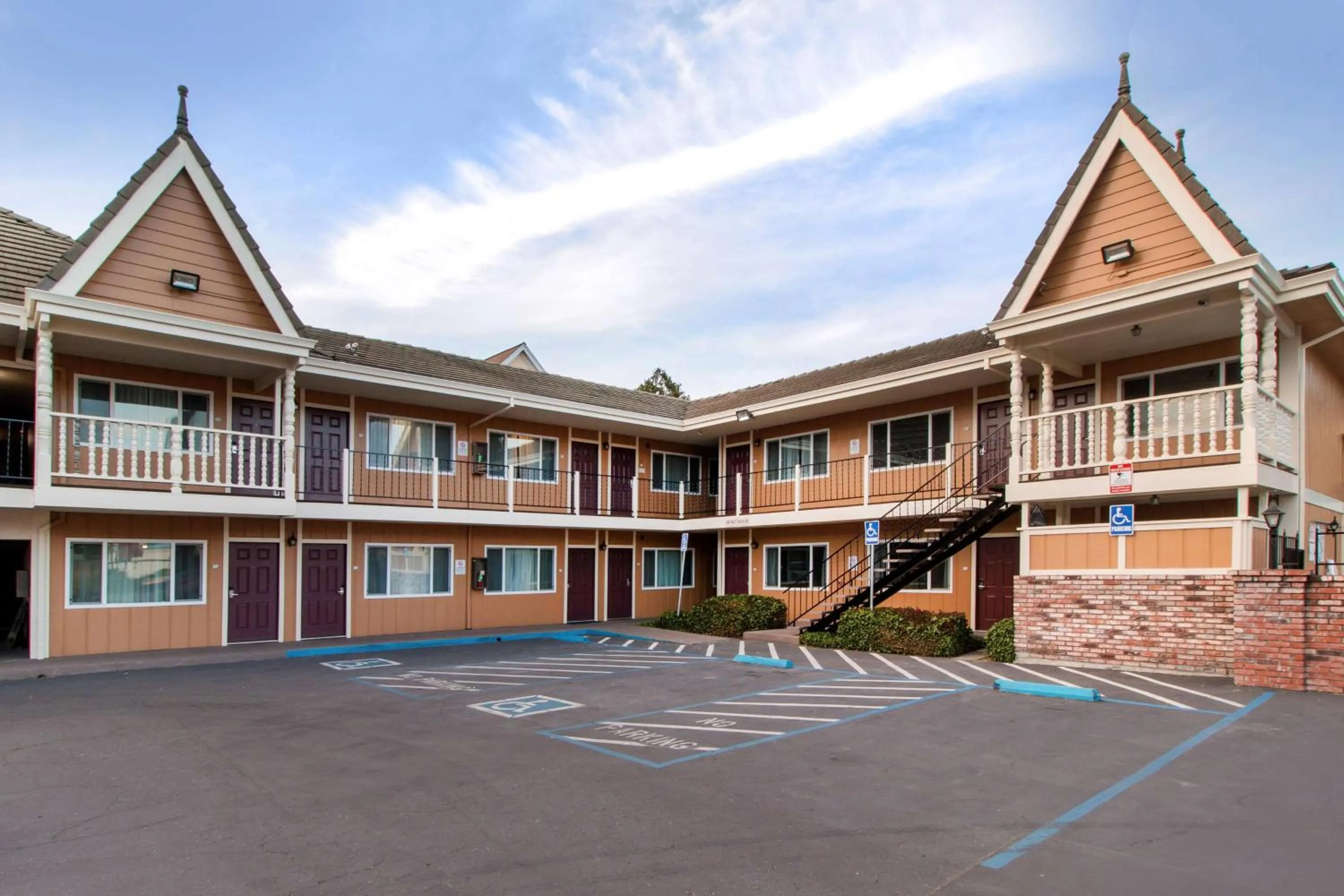 Property building in Ramada Bayside Inn & Suites Eureka