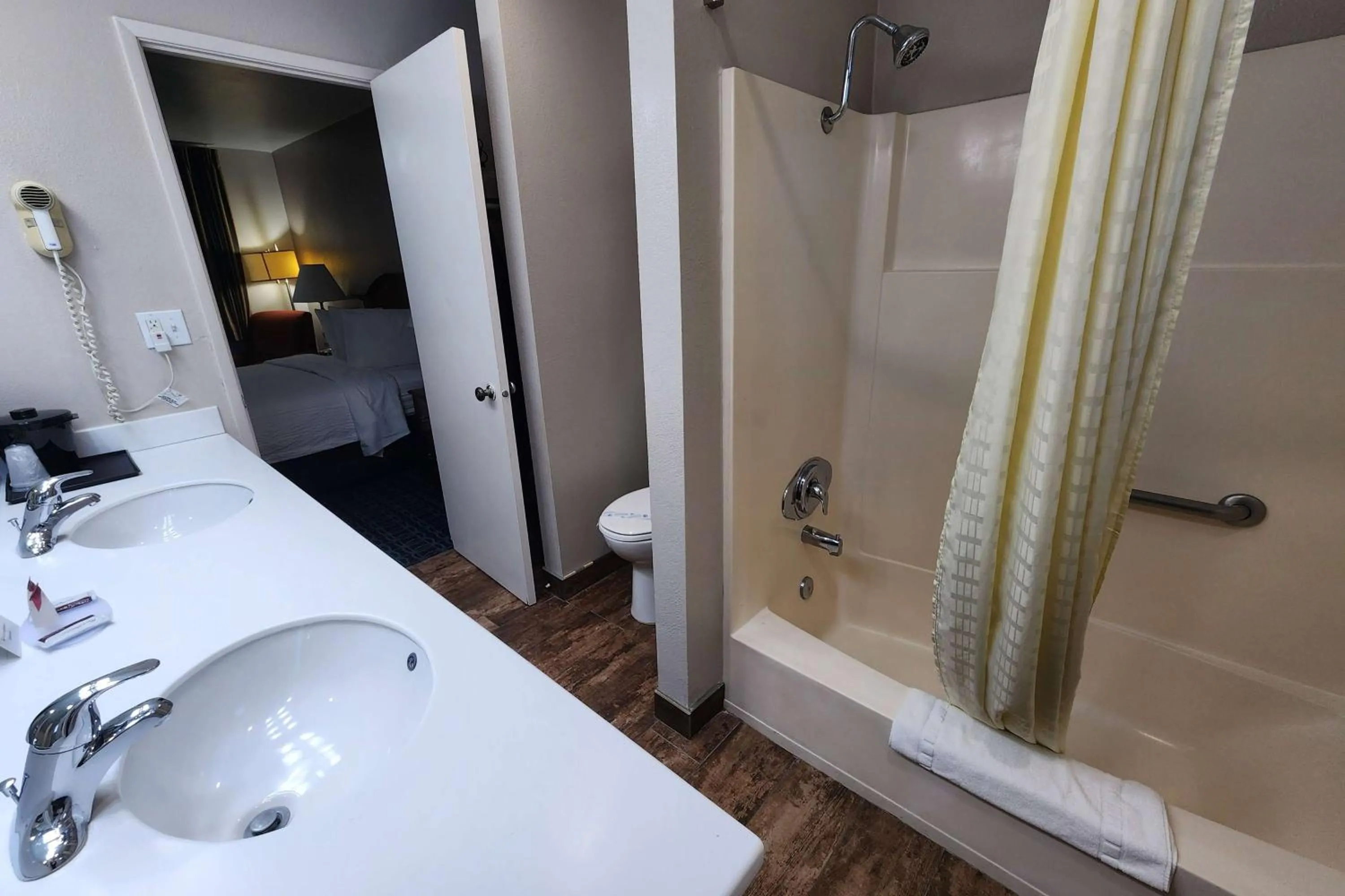 Bathroom in Ramada Bayside Inn & Suites Eureka