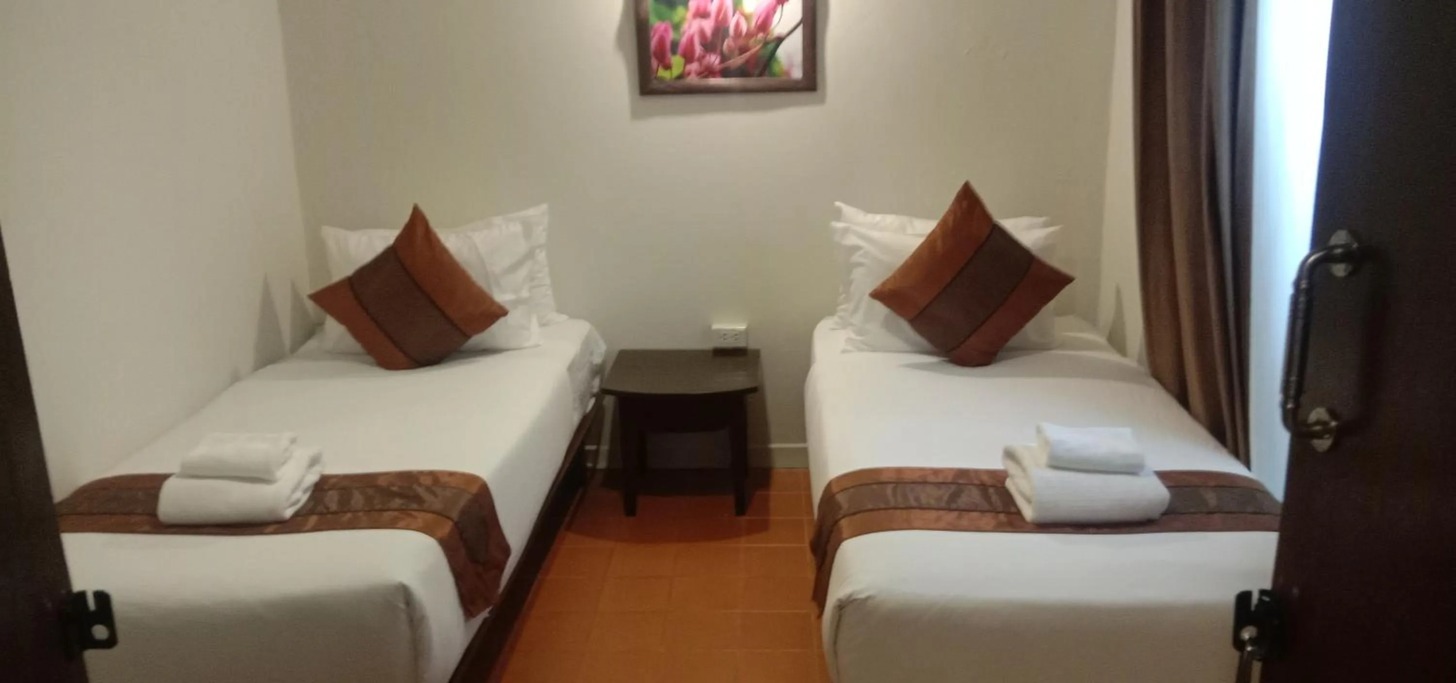 Bedroom, Bed in The Hive Hotel