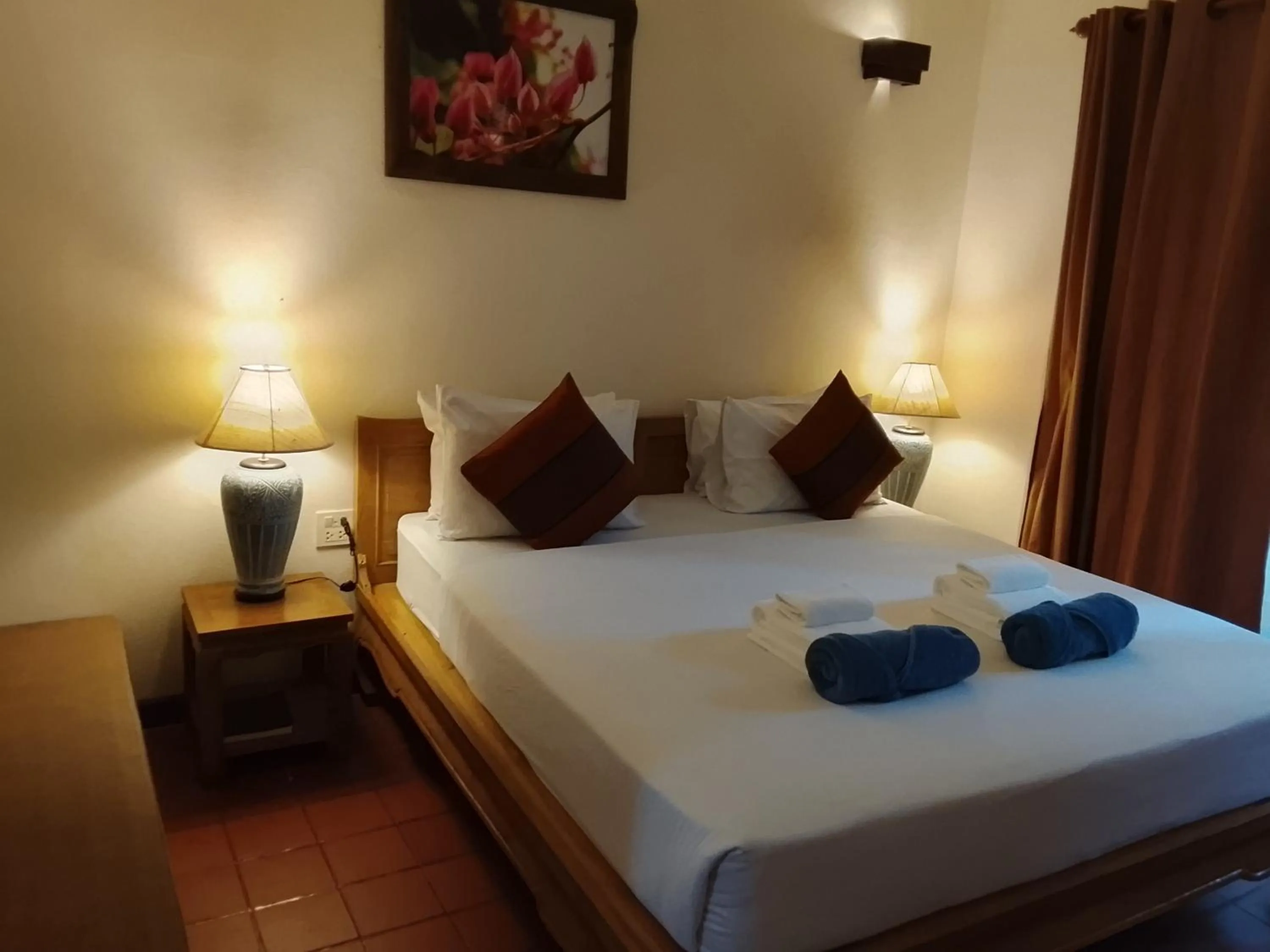 Bed in The Hive Hotel