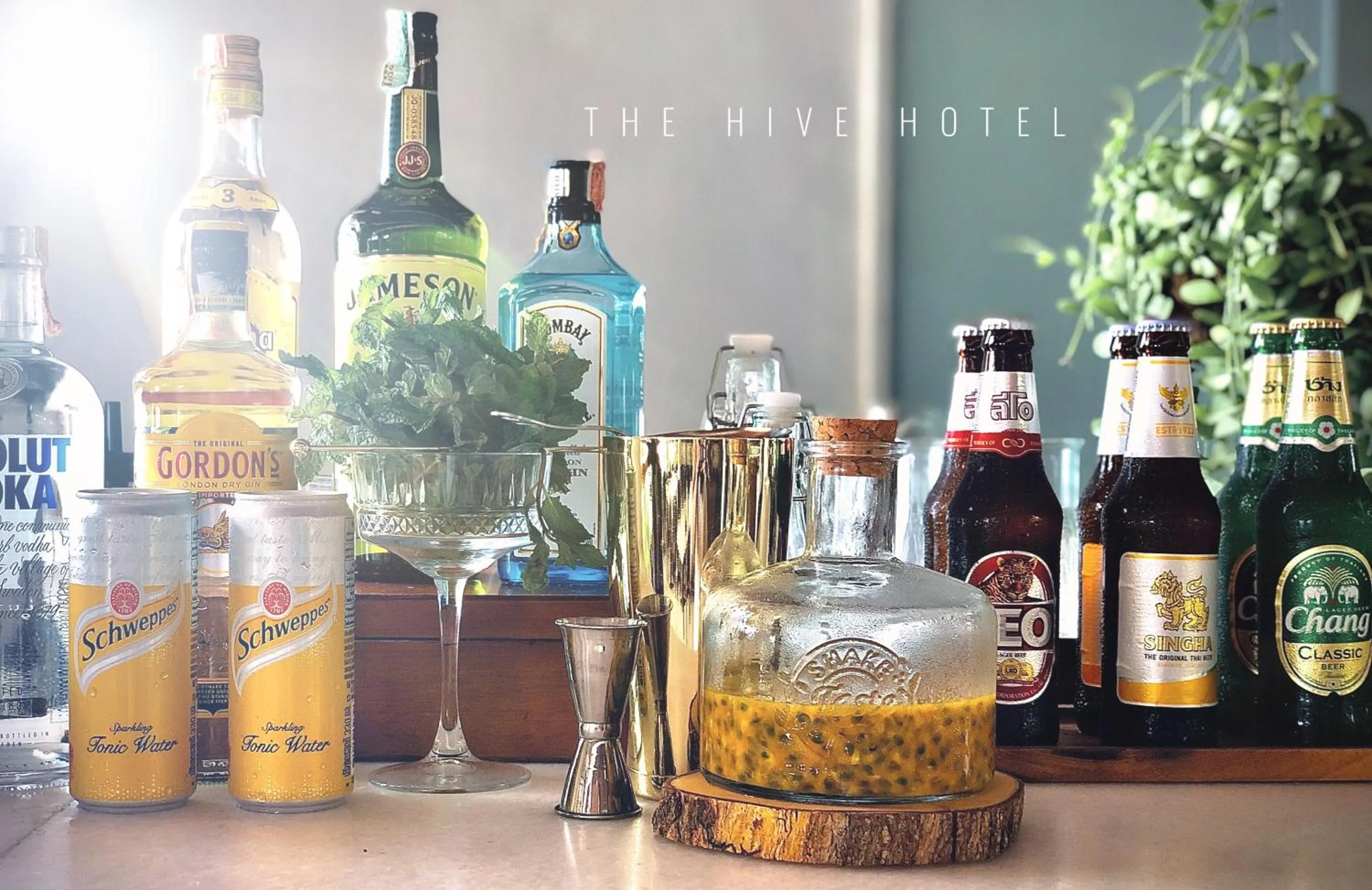 Lounge or bar in The Hive Hotel