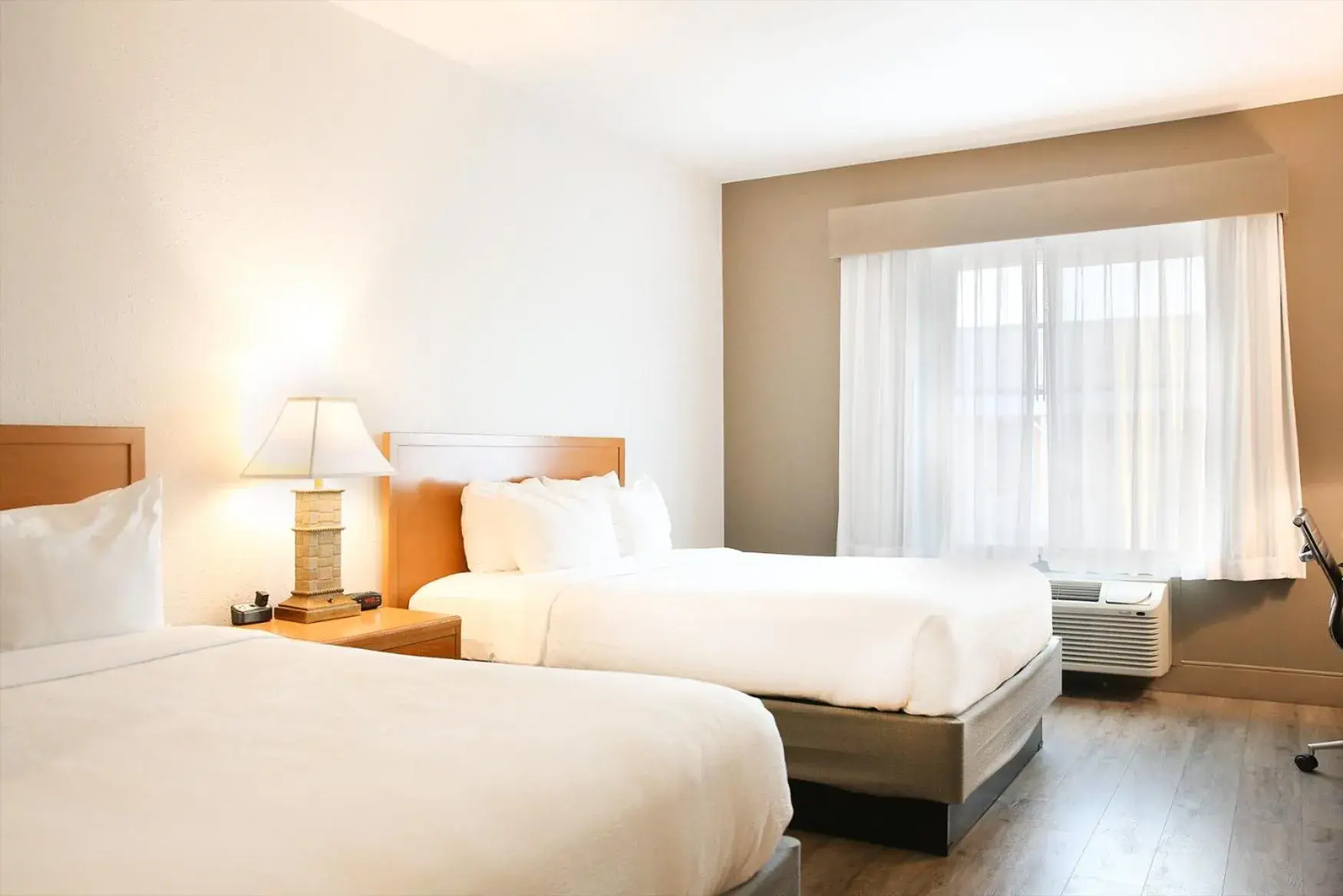 Bedroom, Bed in The Hanford Hotel Bedroom, Bed in The Hanford Hotel