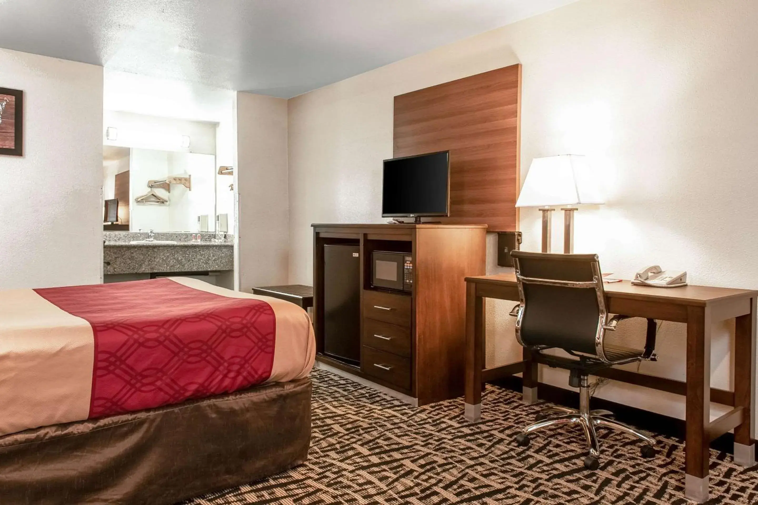 Photo of the whole room, Bed in Executive Inn westley,CA Photo of the whole room, Bed in Executive Inn westley,CA