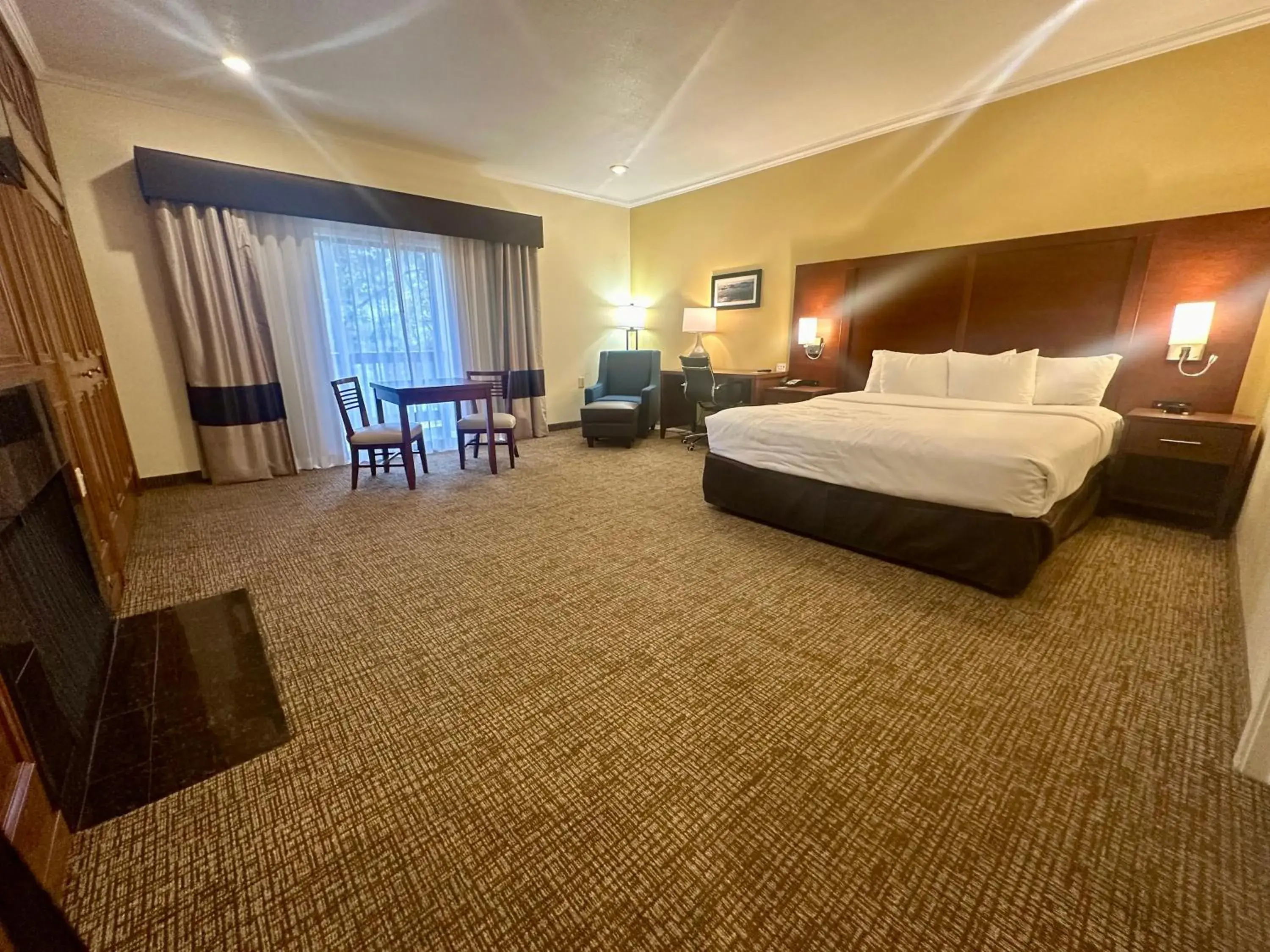 King Suite - Non-Smoking in Comfort Inn Monterey Peninsula Airport King Suite - Non-Smoking in Comfort Inn Monterey Peninsula Airport