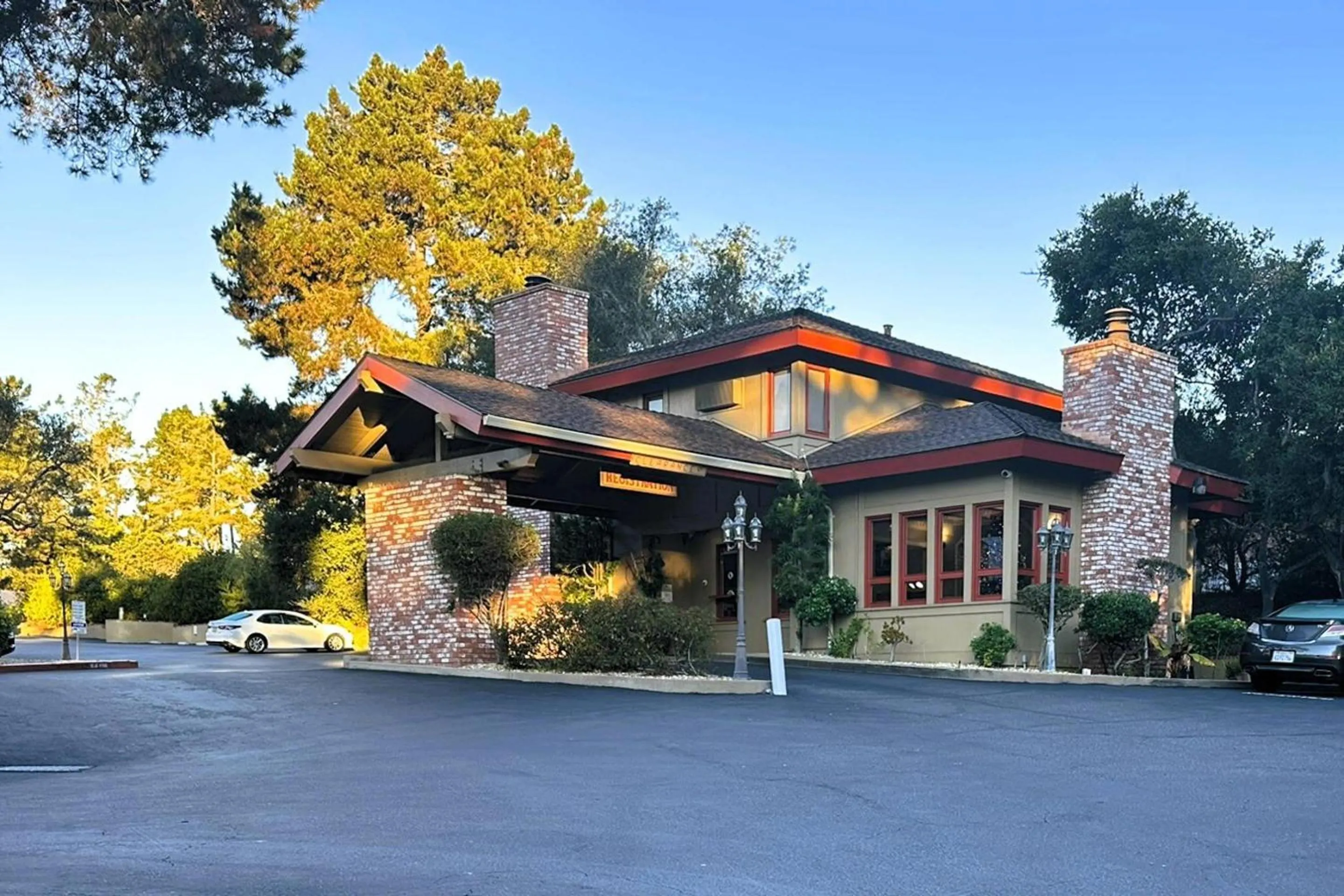 Property building in Comfort Inn Monterey Peninsula Airport