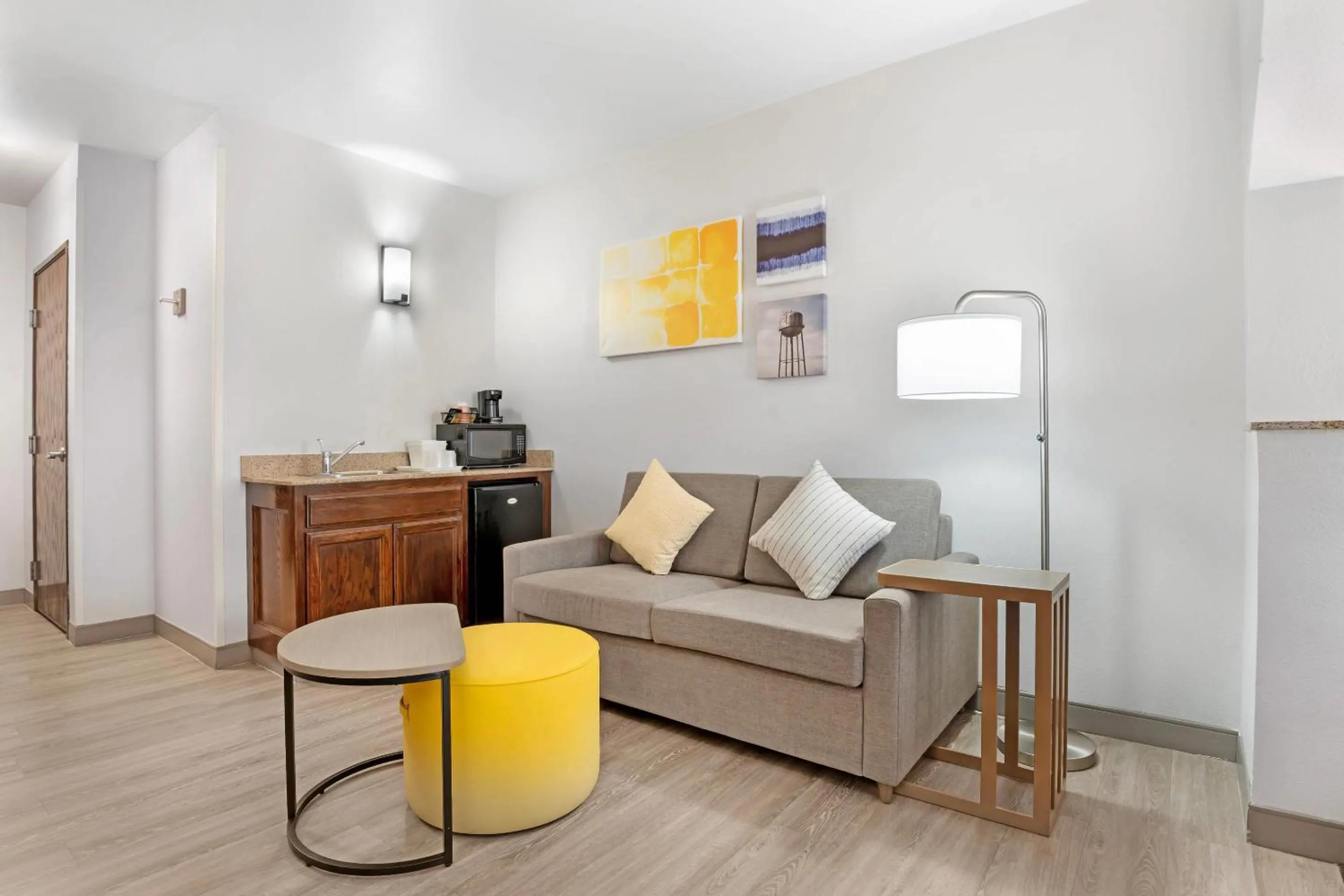 Bedroom in Comfort Inn & Suites Sacramento - University Area