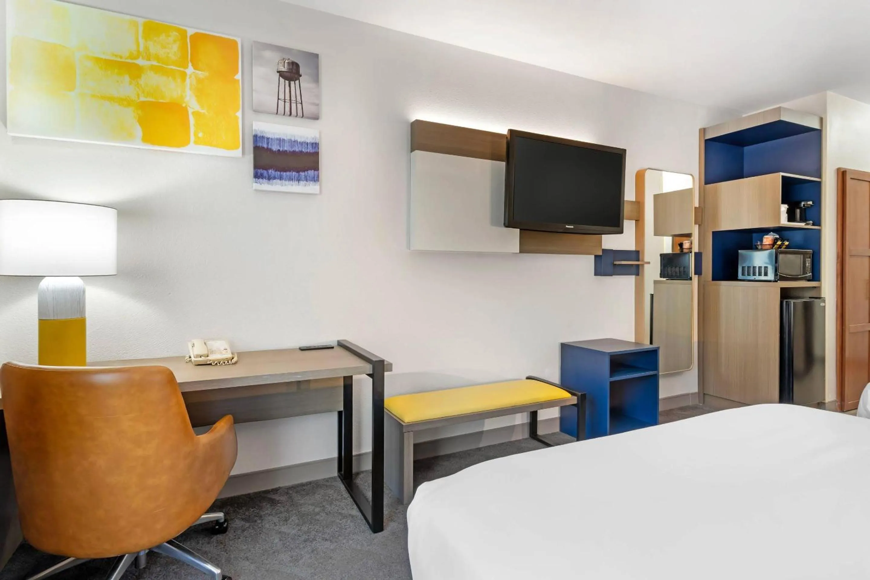 Bedroom, Bed in Comfort Inn & Suites Sacramento - University Area