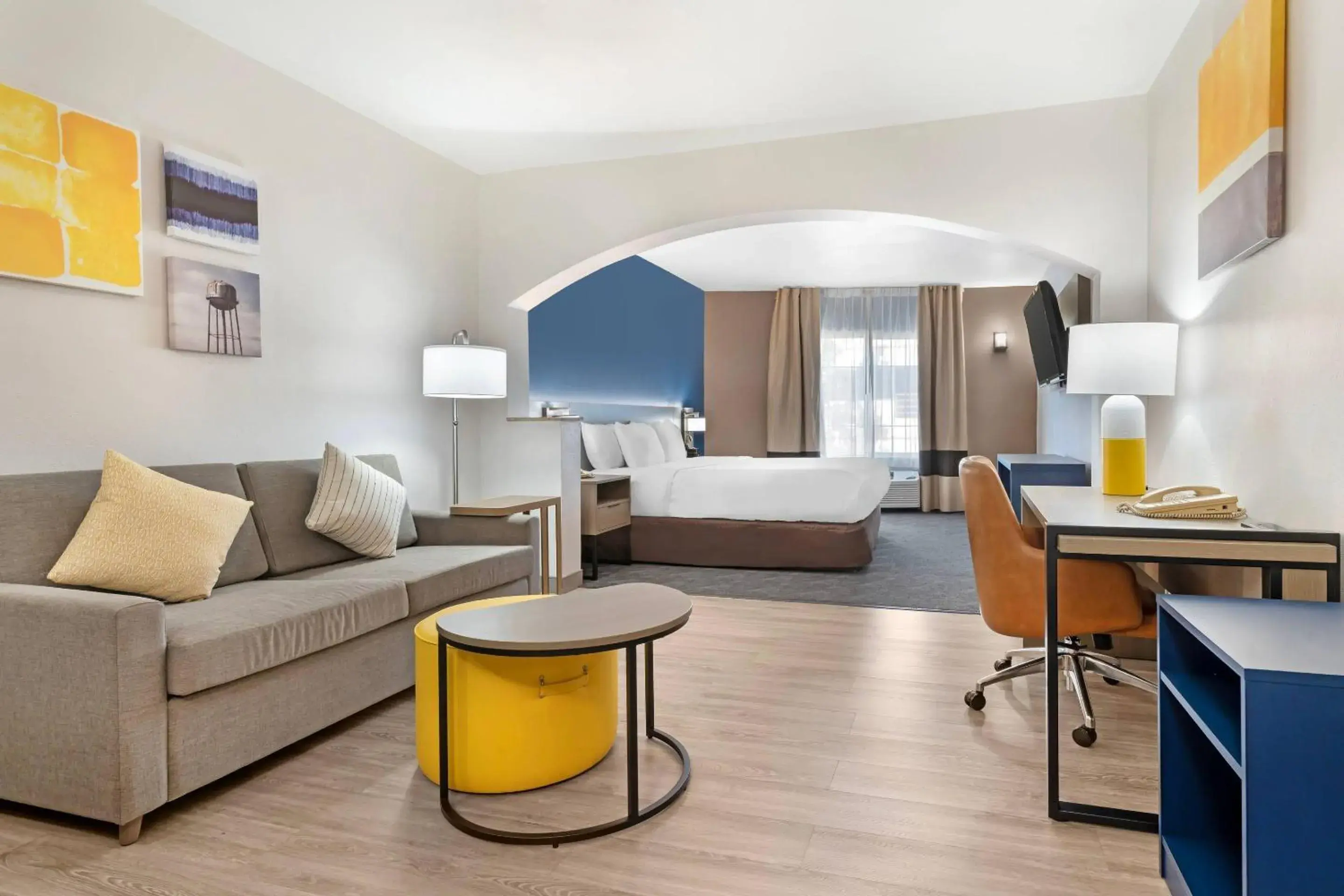 Bedroom in Comfort Inn & Suites Sacramento - University Area Bedroom in Comfort Inn & Suites Sacramento - University Area