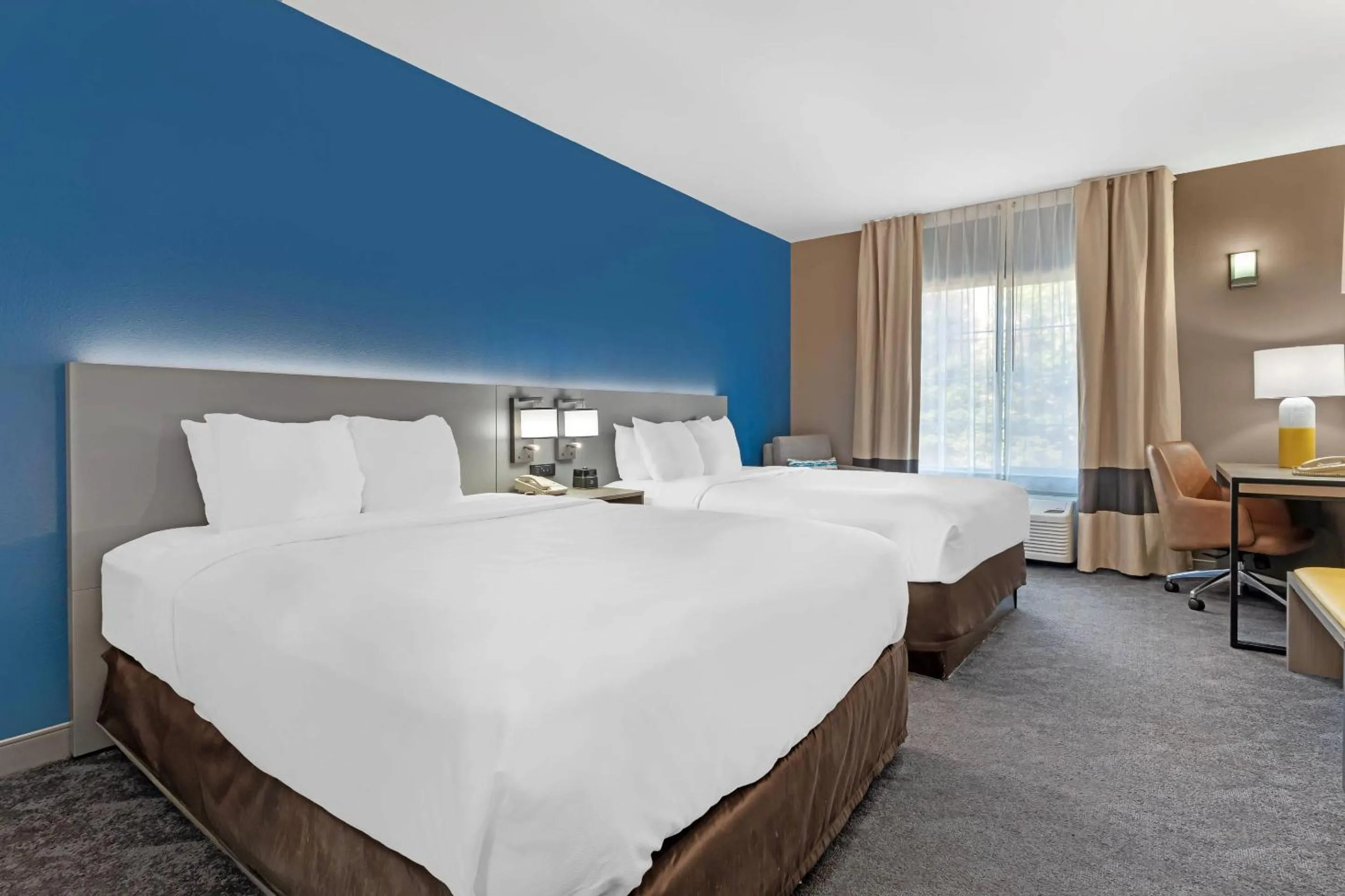 Bedroom, Bed in Comfort Inn & Suites Sacramento - University Area