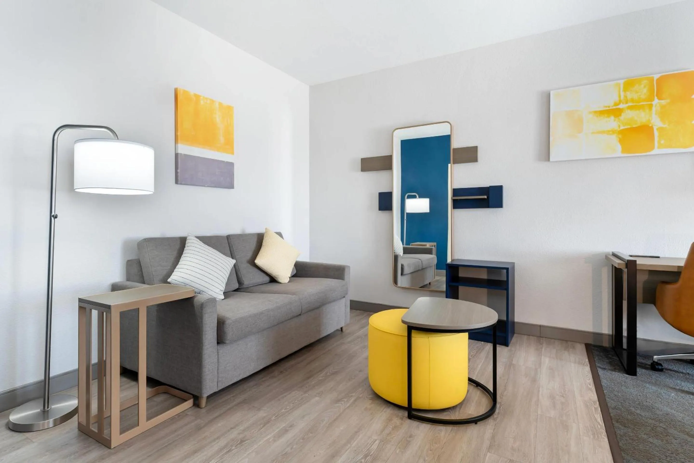 Bedroom in Comfort Inn & Suites Sacramento - University Area