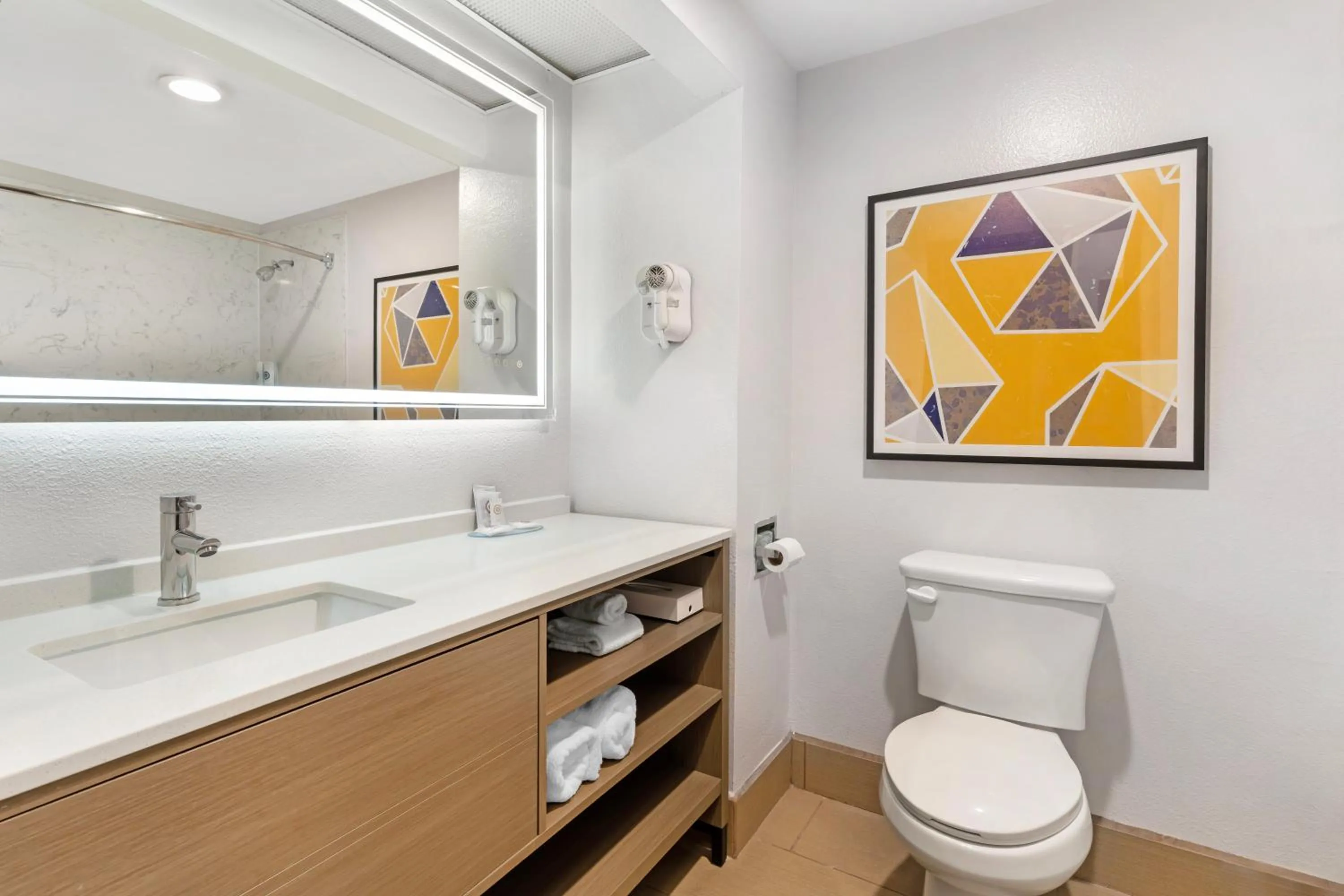 Comfort Inn & Suites Sacramento - University Area