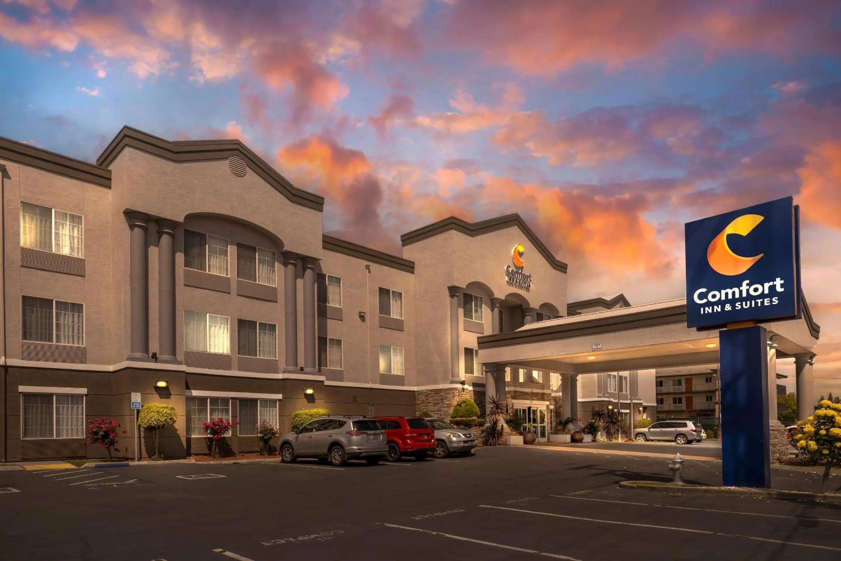 Property building in Comfort Inn & Suites Sacramento - University Area