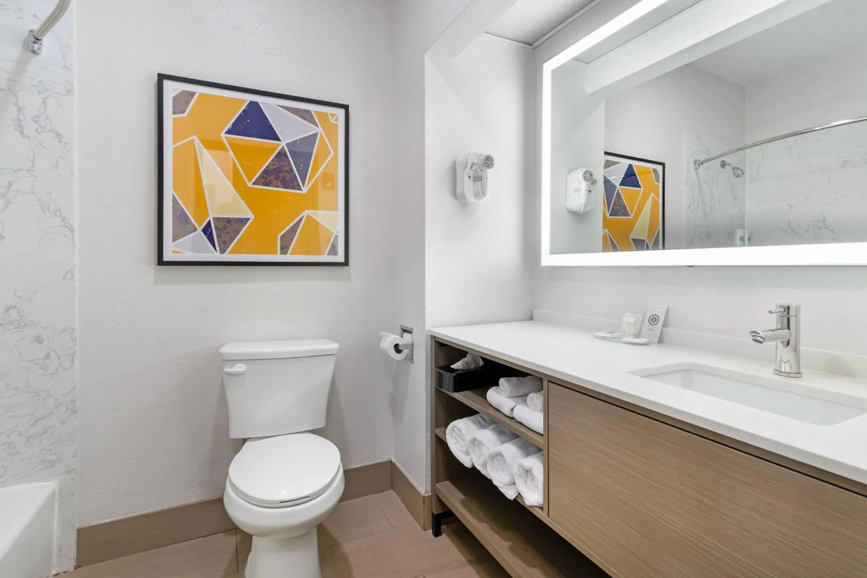 Bedroom in Comfort Inn & Suites Sacramento - University Area