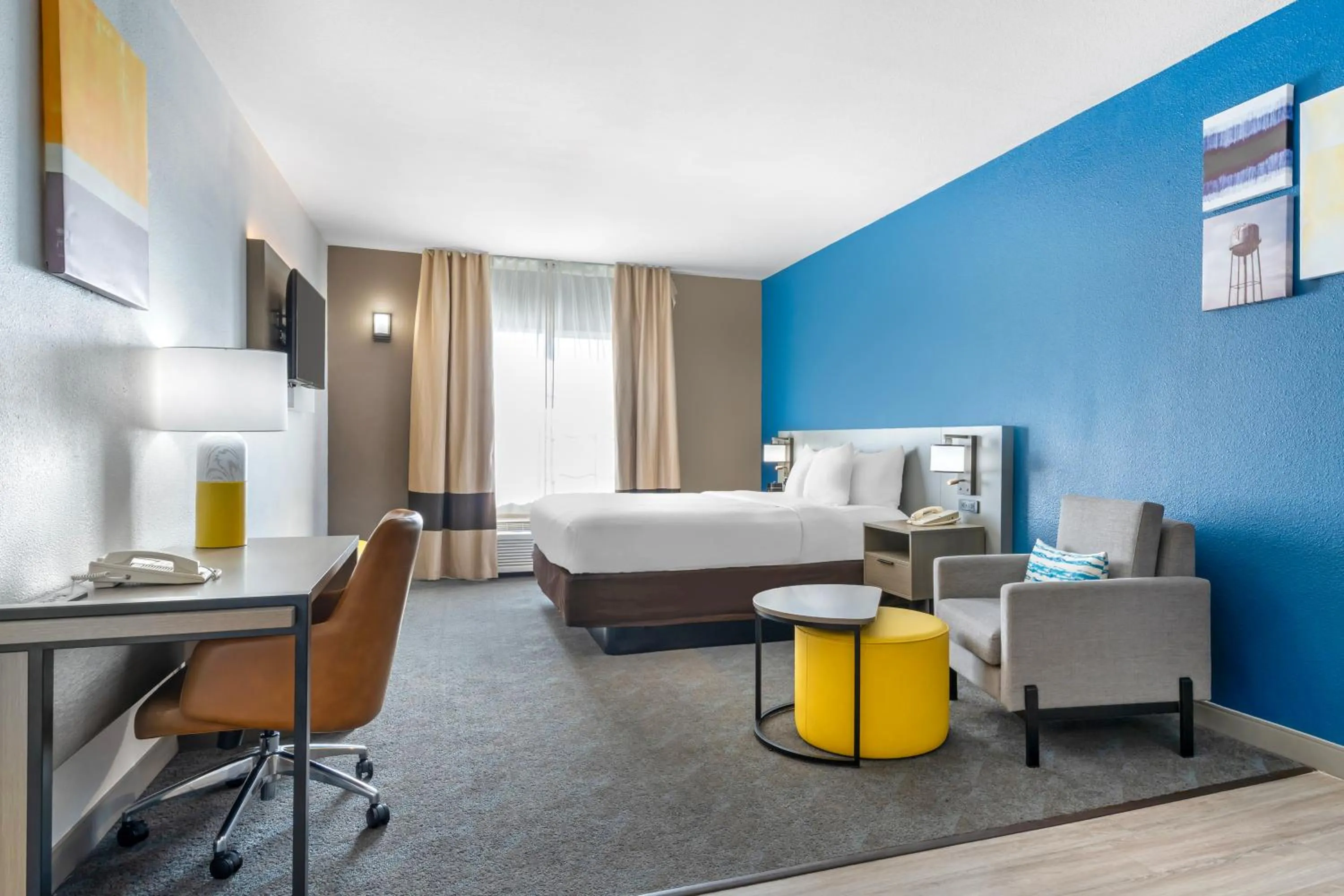 Bed in Comfort Inn & Suites Sacramento - University Area