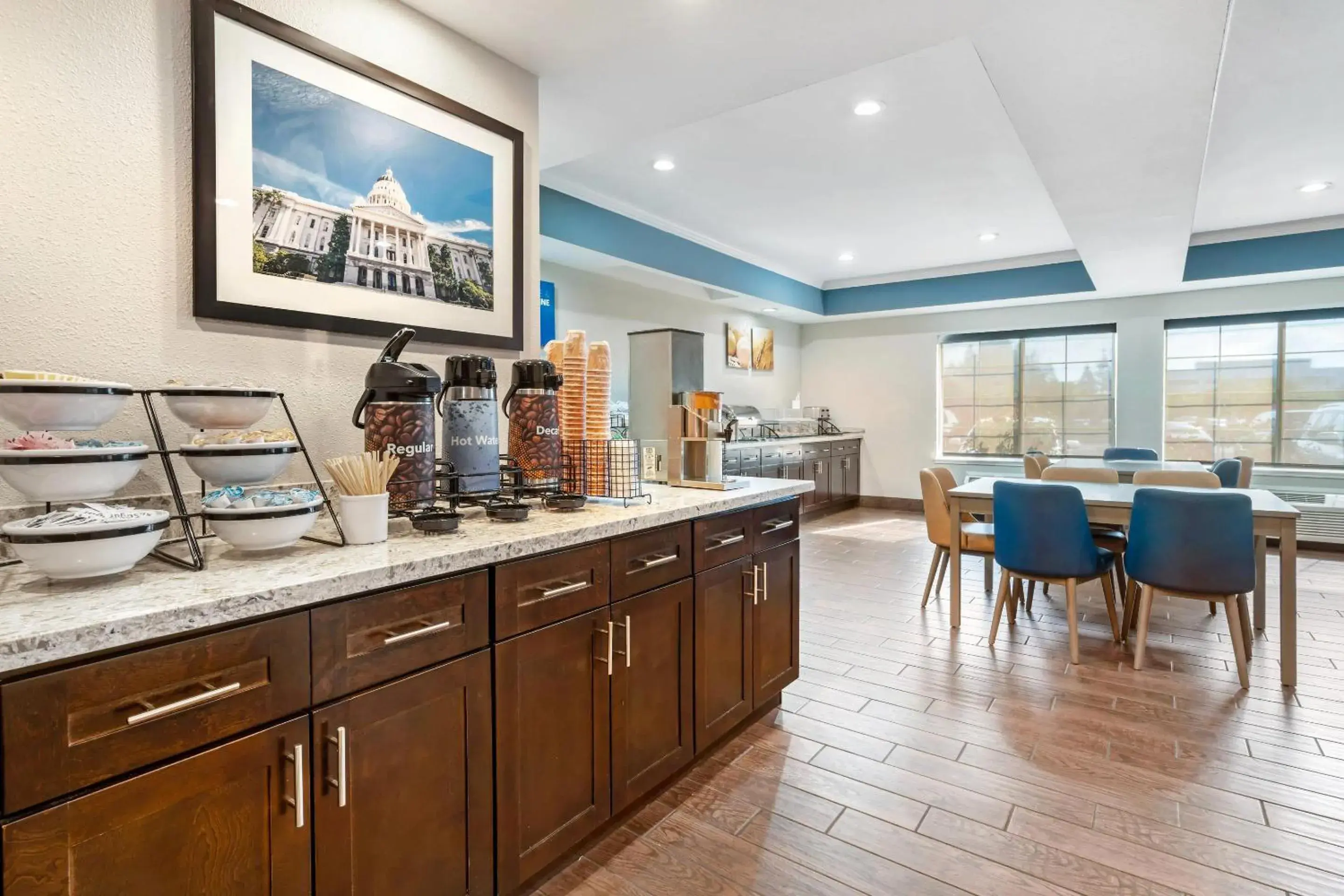 Breakfast in Comfort Inn & Suites Sacramento - University Area Breakfast in Comfort Inn & Suites Sacramento - University Area