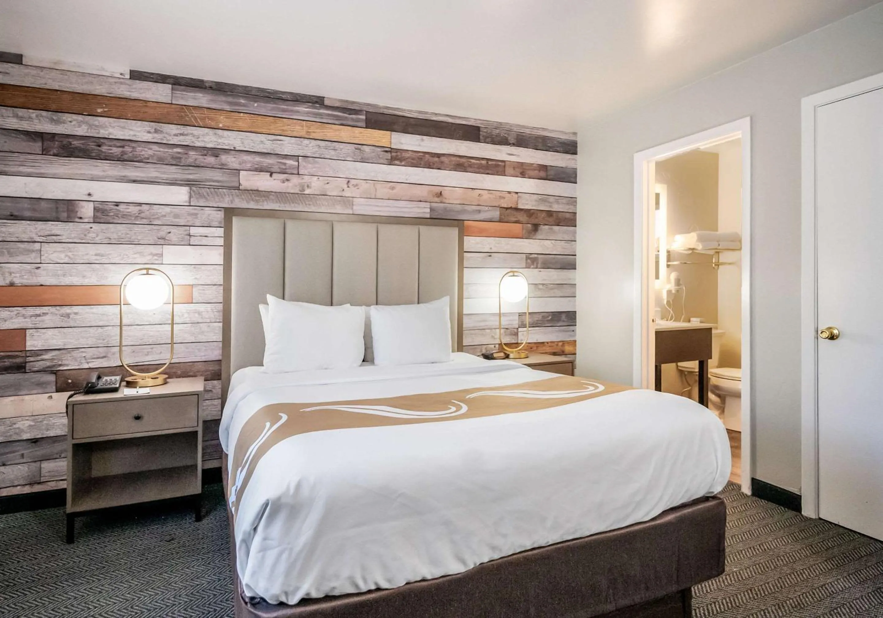 Bedroom, Bed in Quality Inn South Lake Tahoe