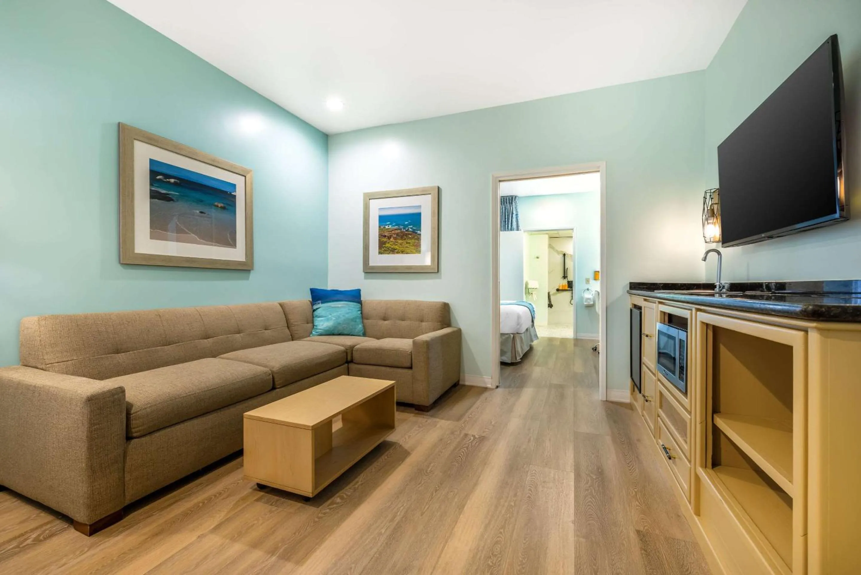 Bedroom in Quality Suites Downtown San Luis Obispo