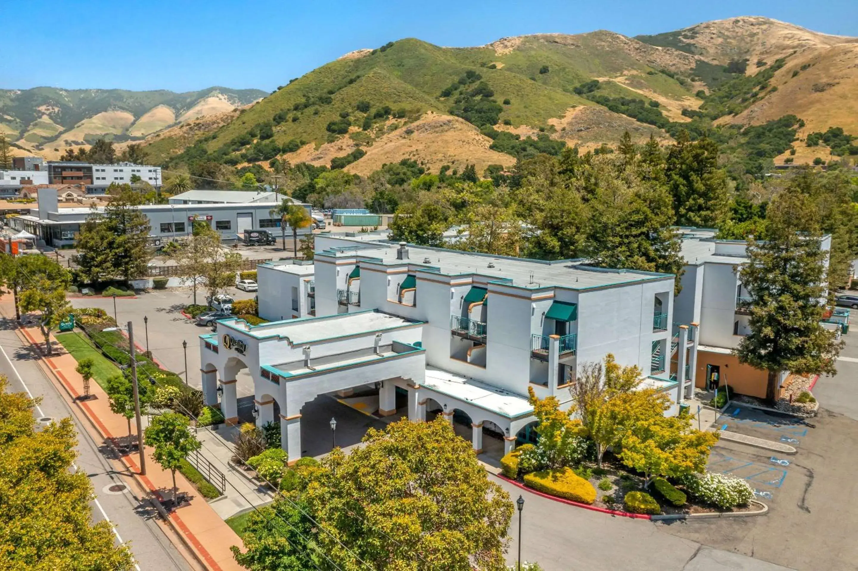 Property building in Quality Suites Downtown San Luis Obispo Property building in Quality Suites Downtown San Luis Obispo
